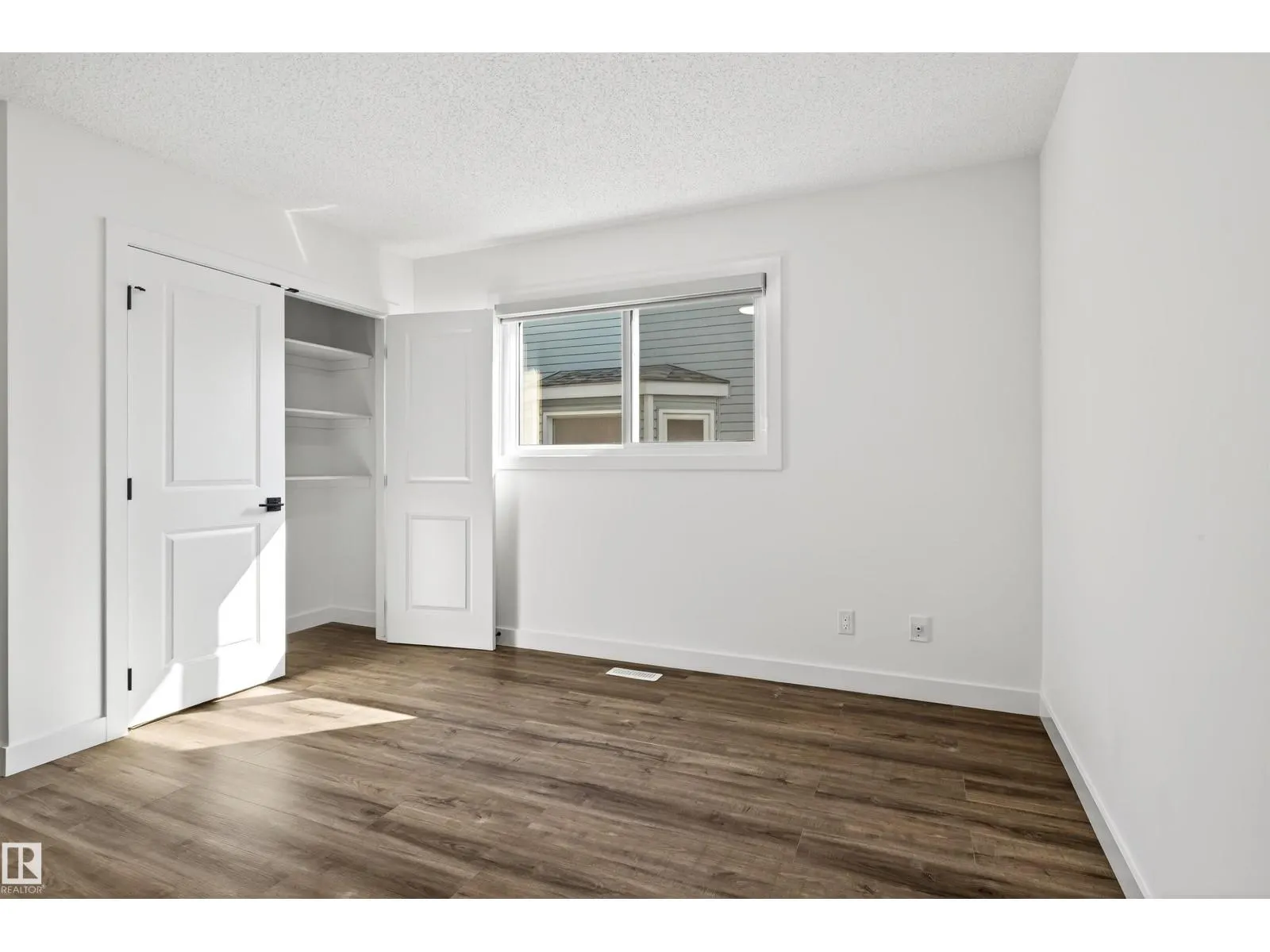4516 27 AV NW