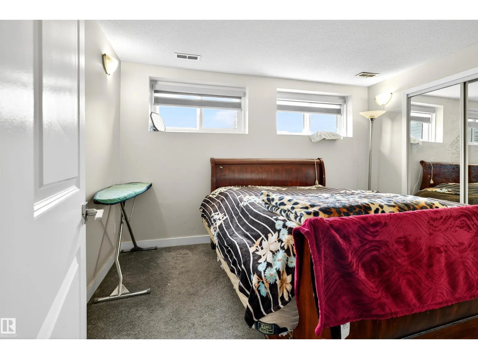 4516 27 AV NW