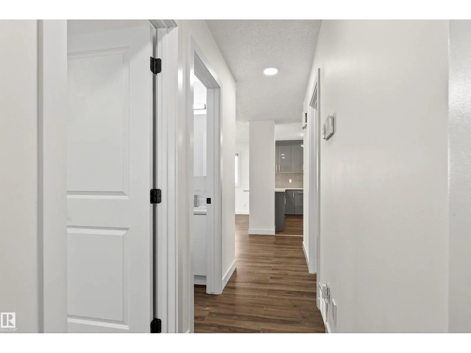 4516 27 AV NW