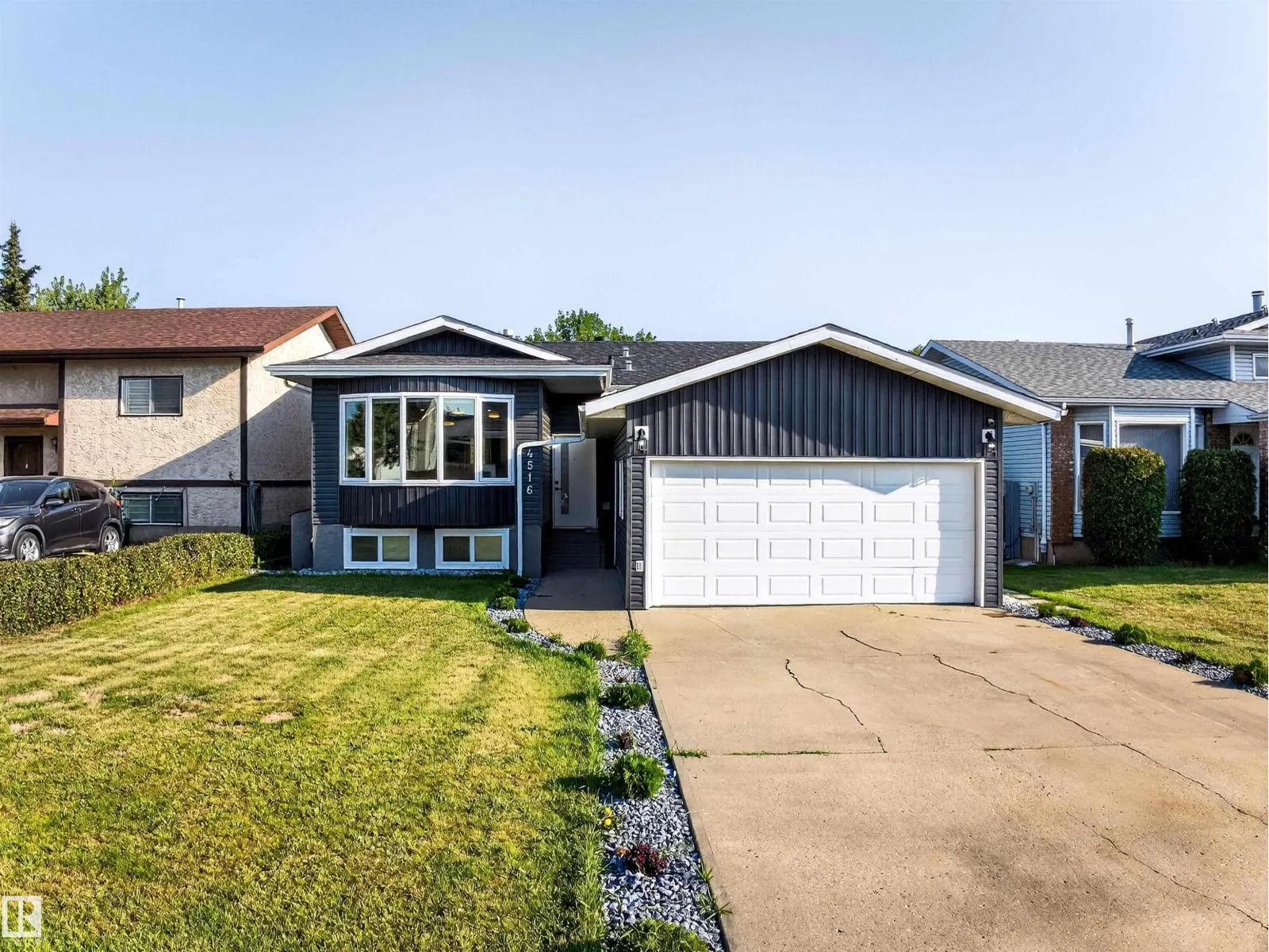 4516 27 AV NW