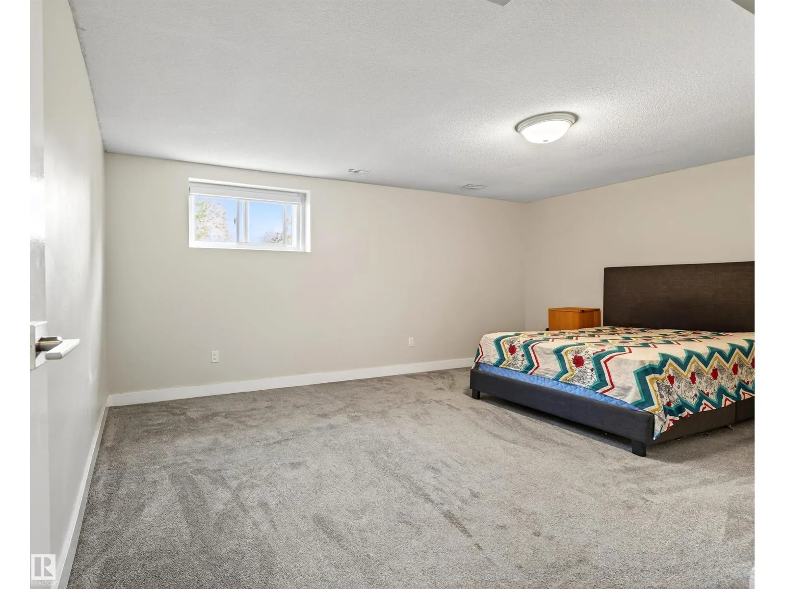 4516 27 AV NW