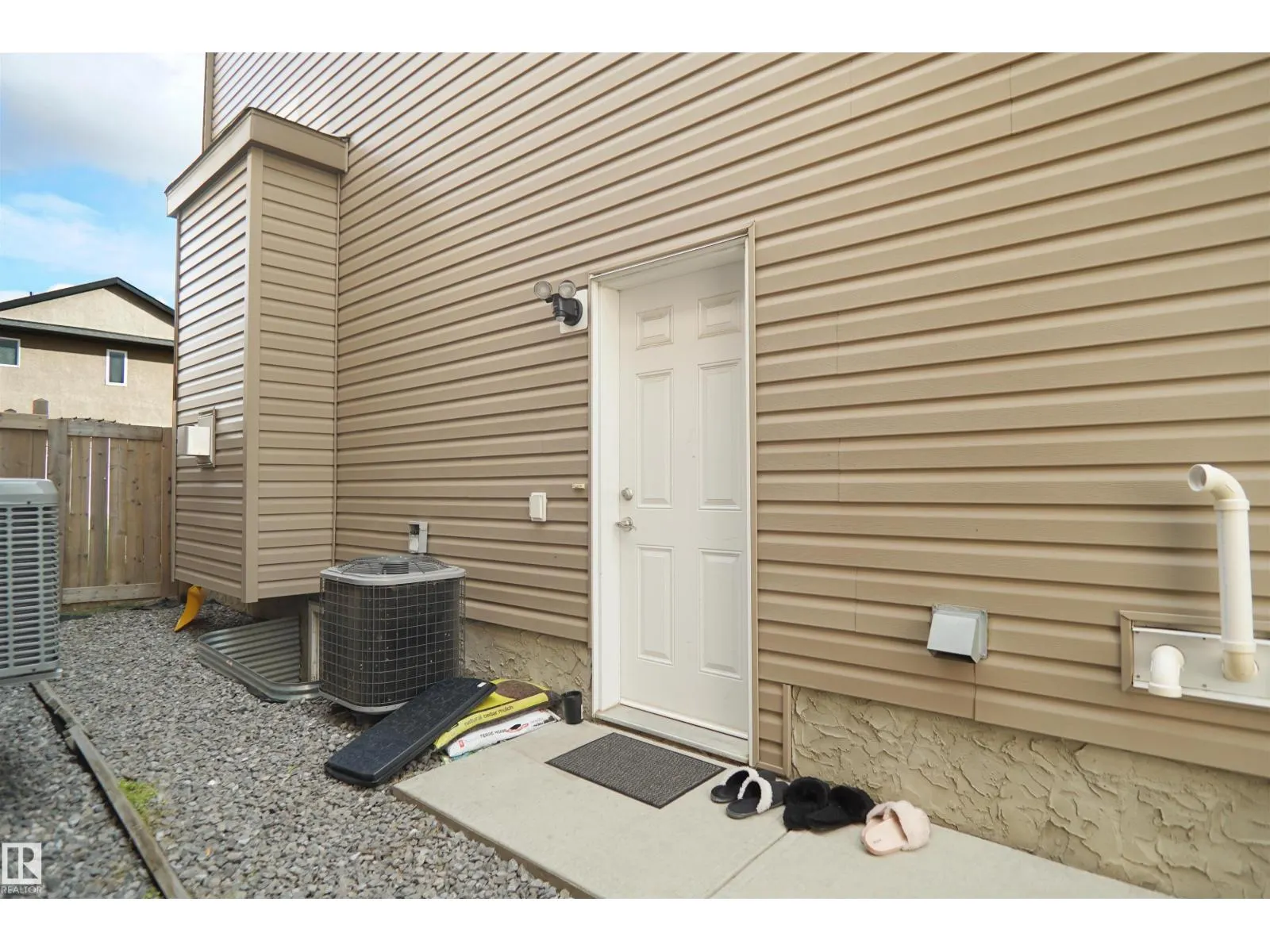 17007 62 ST NW