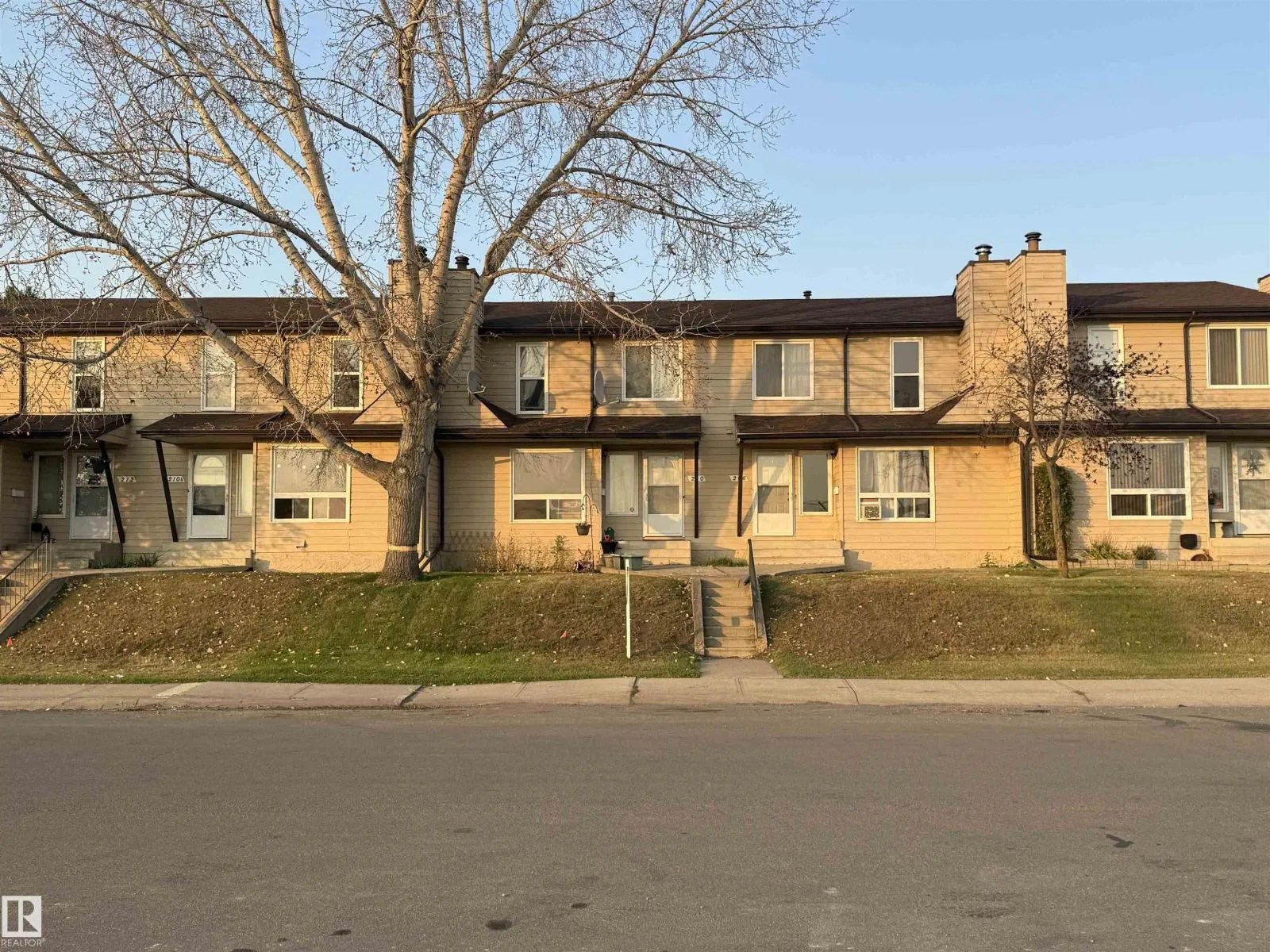 210 WARWICK RD NW