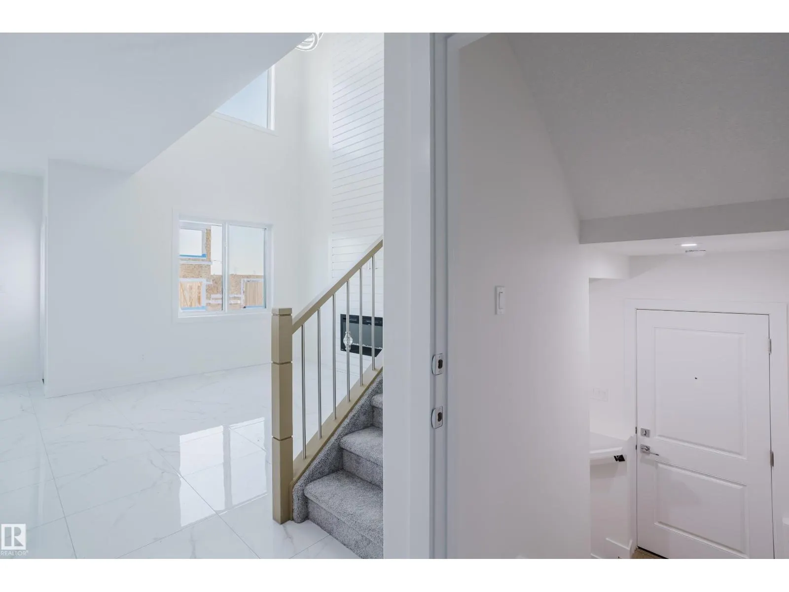 929 19 AV NW