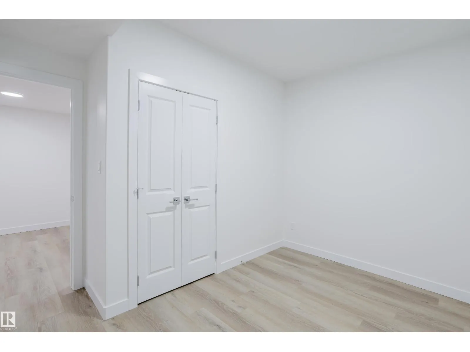 929 19 AV NW