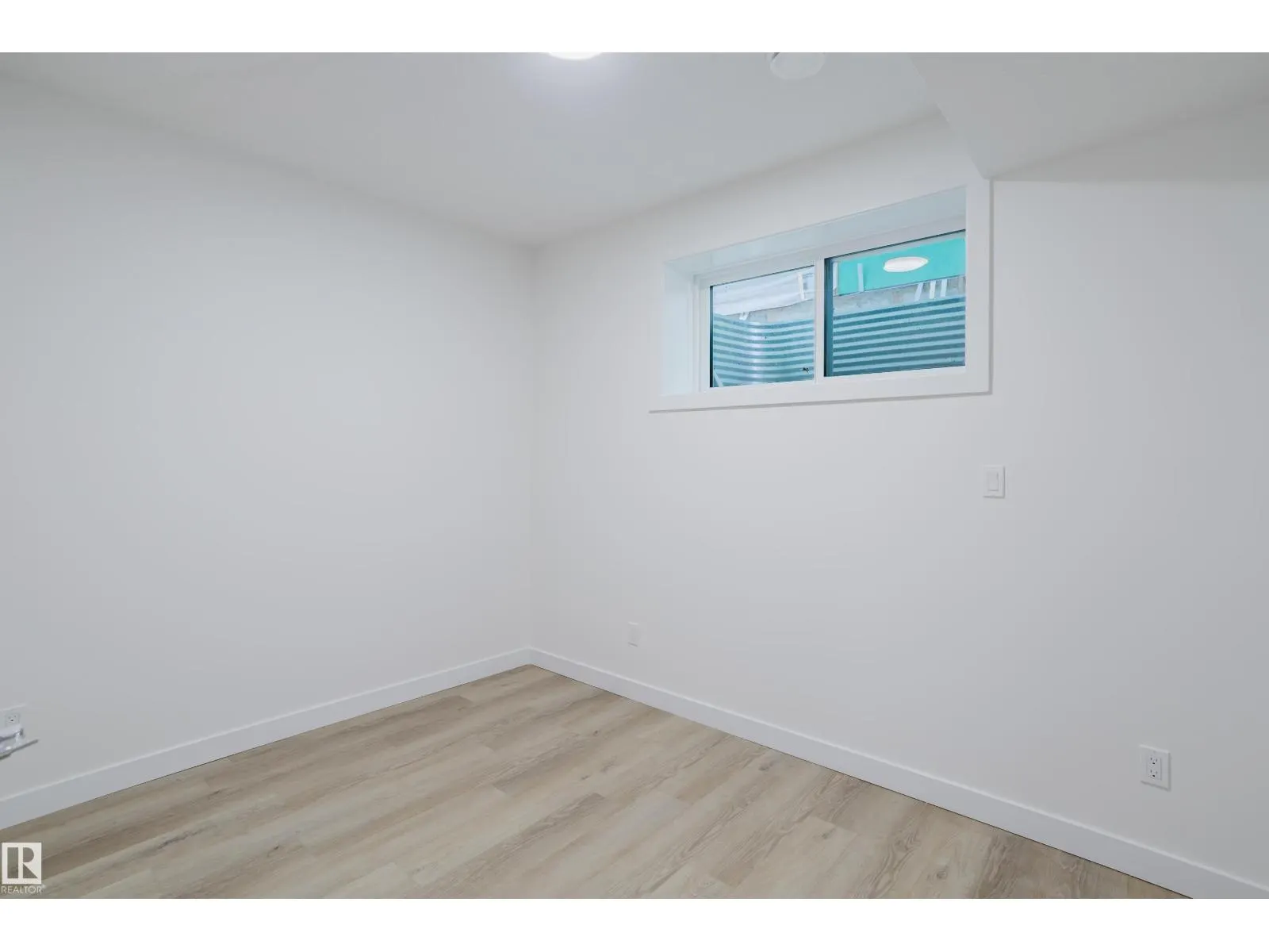 929 19 AV NW