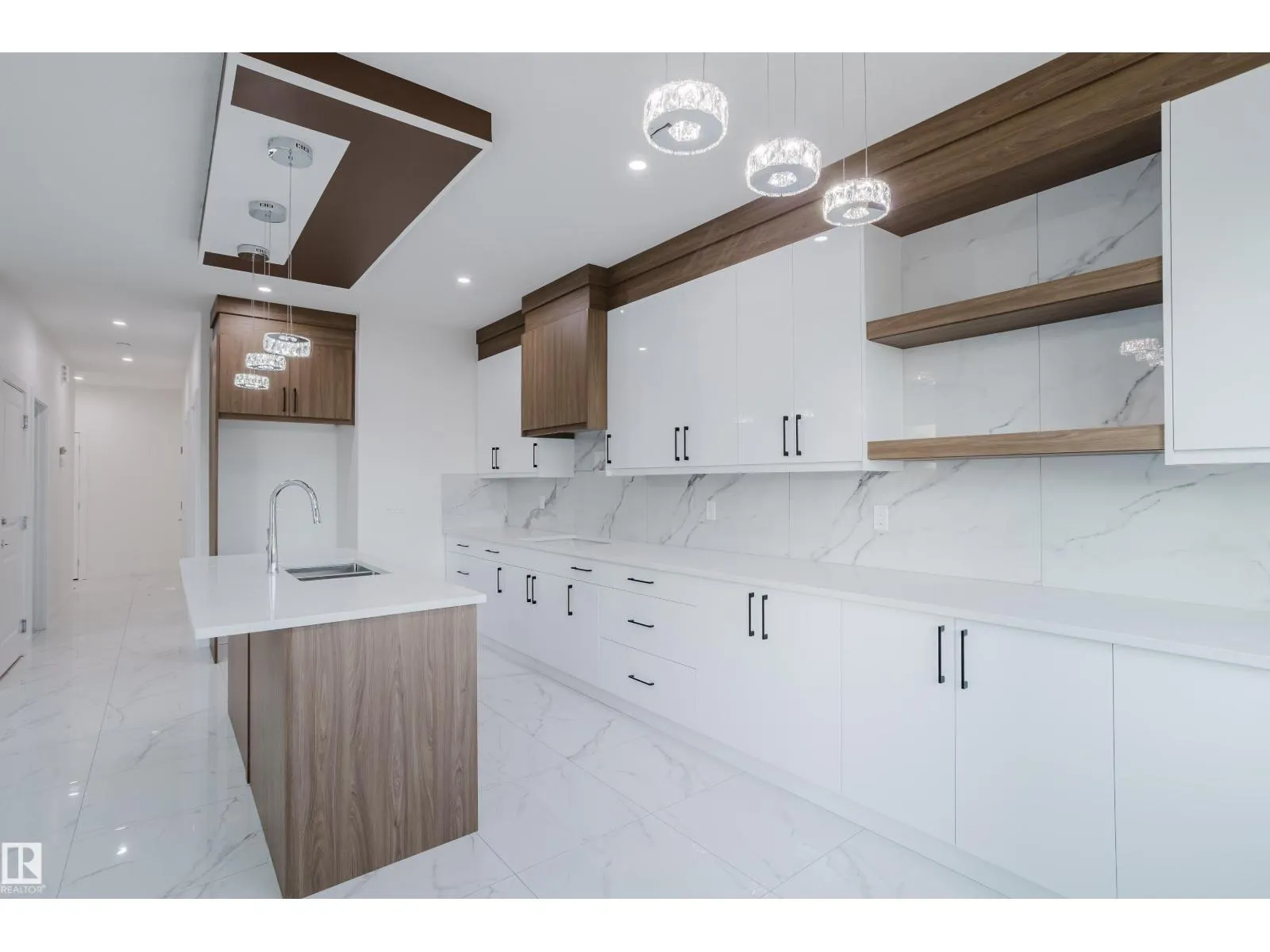 929 19 AV NW