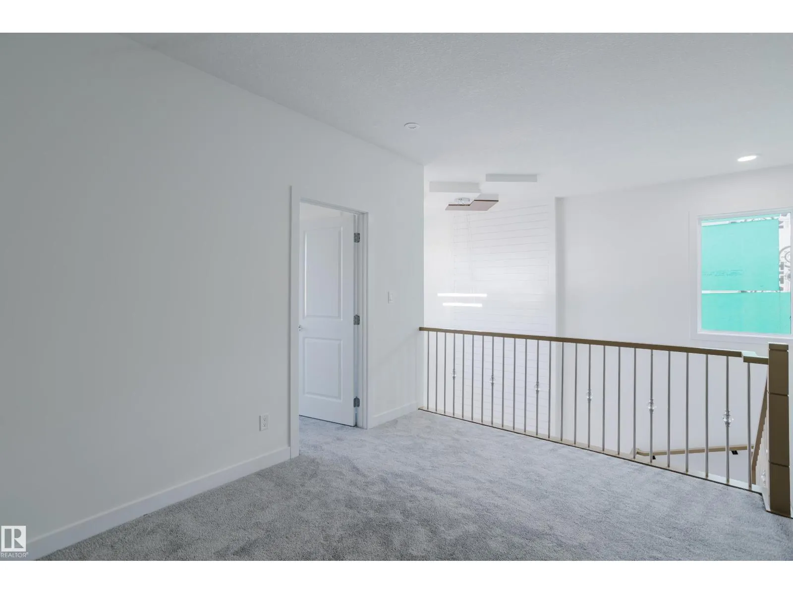 929 19 AV NW