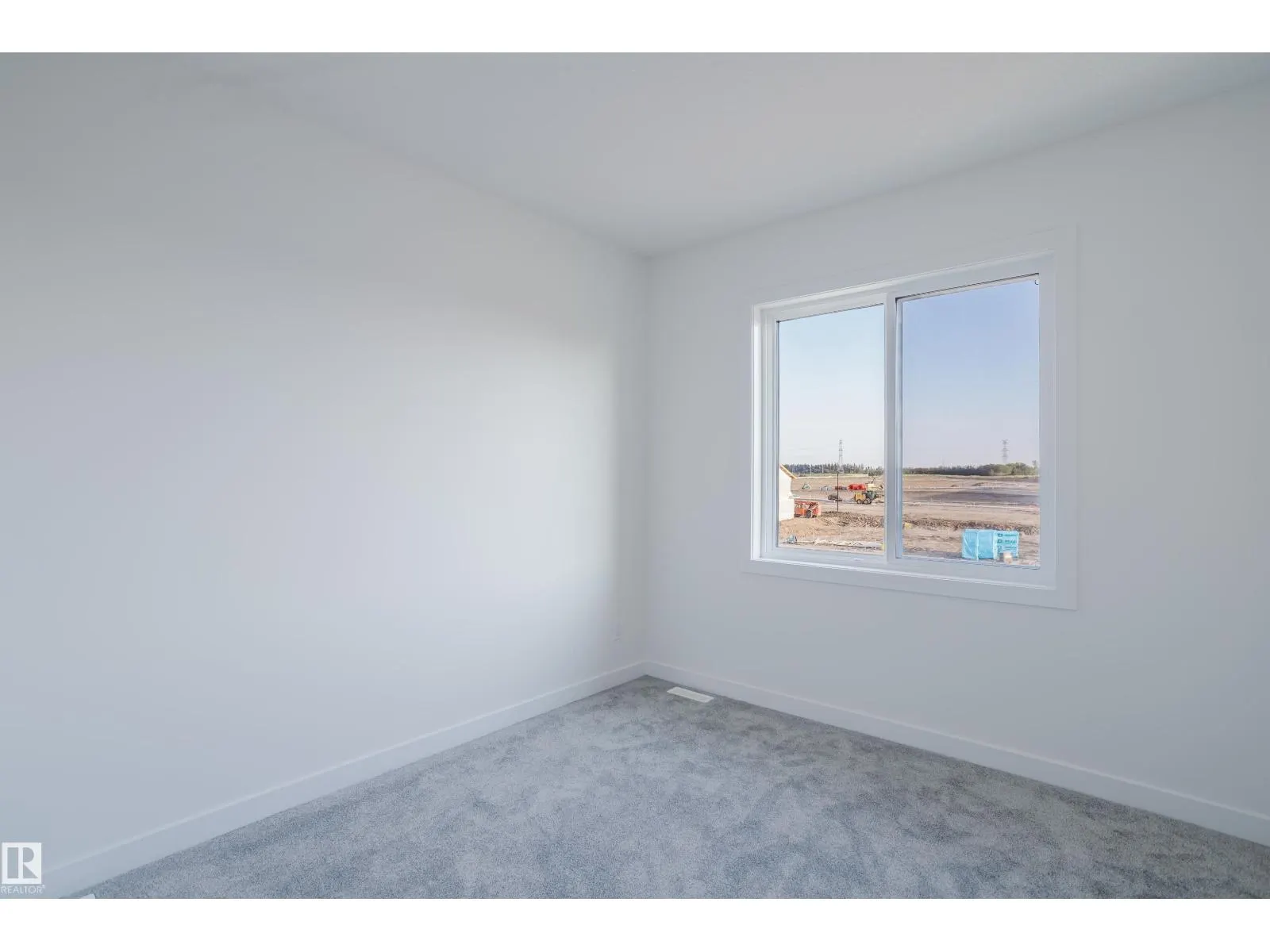 929 19 AV NW