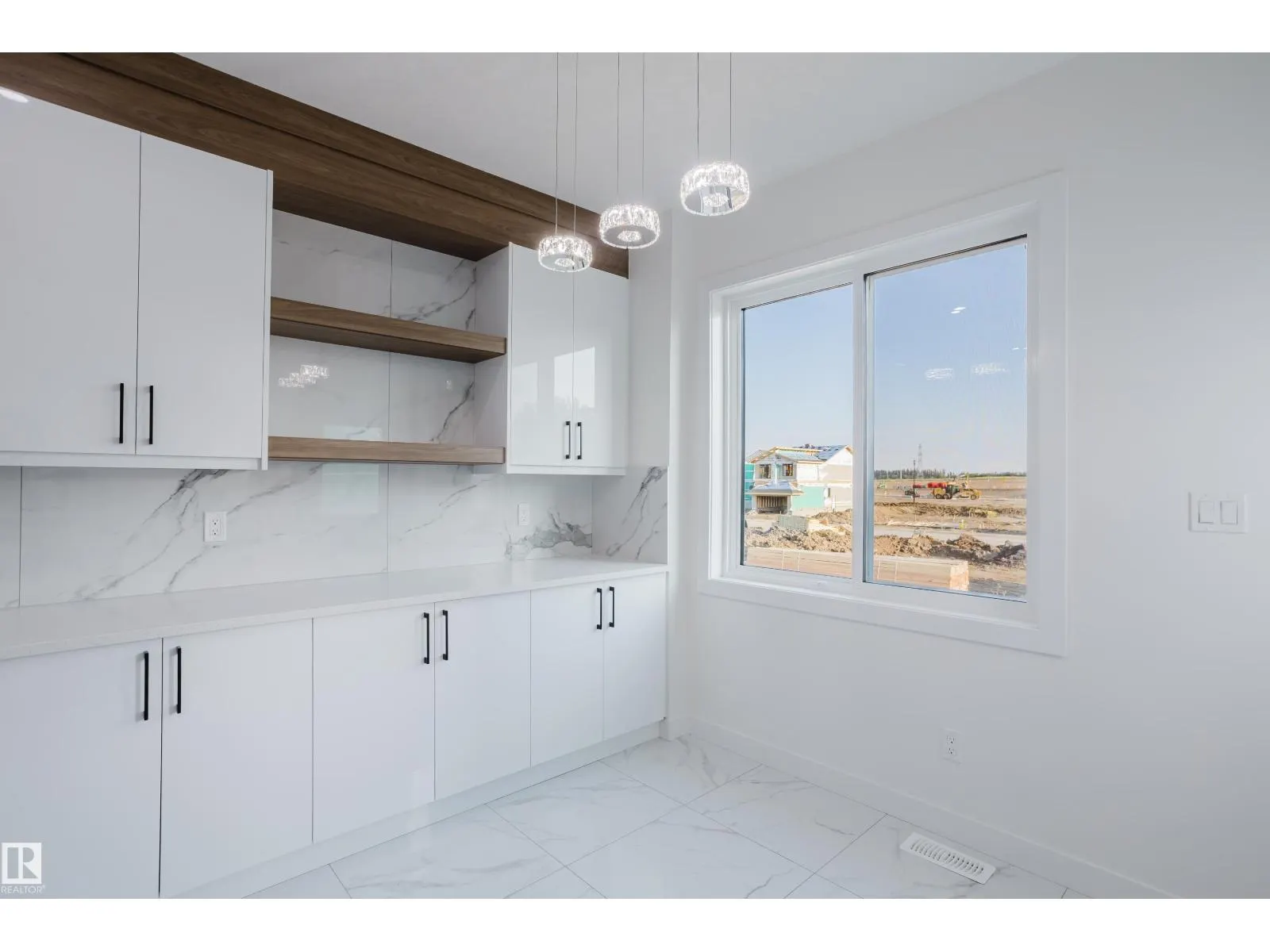 929 19 AV NW