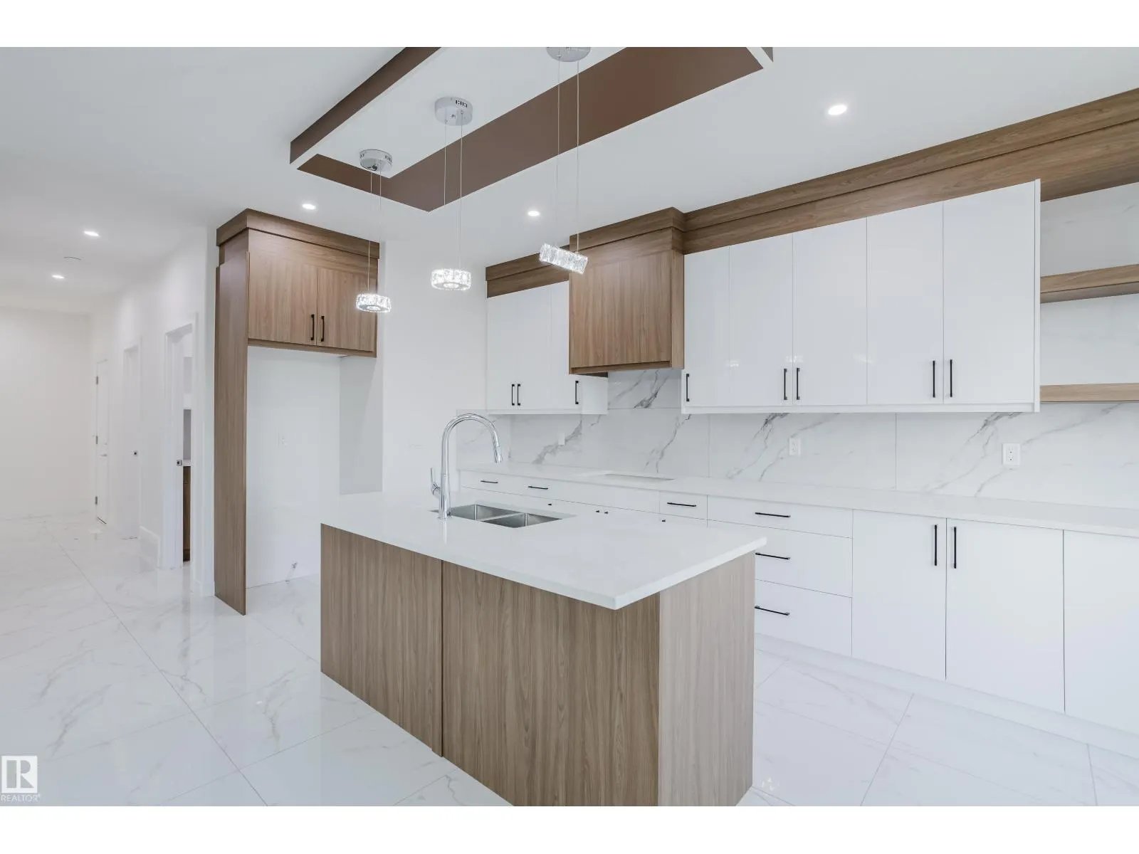 929 19 AV NW