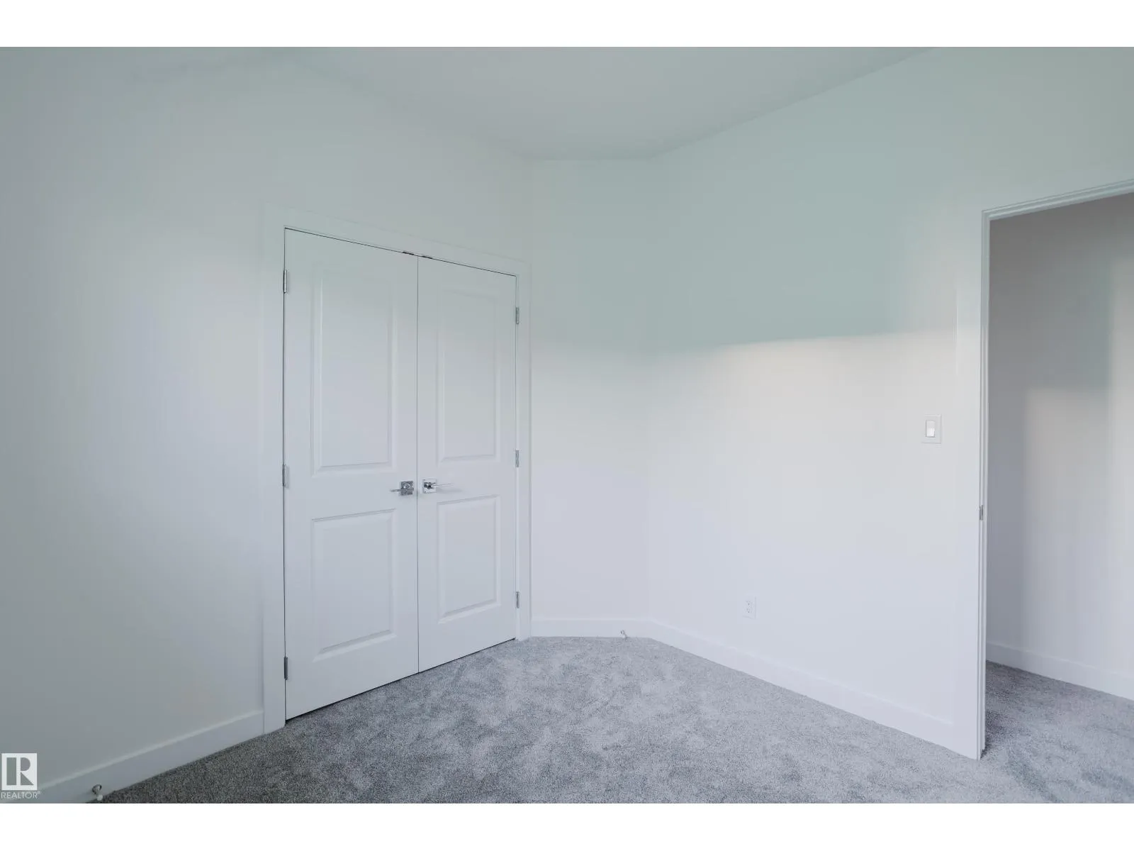 929 19 AV NW