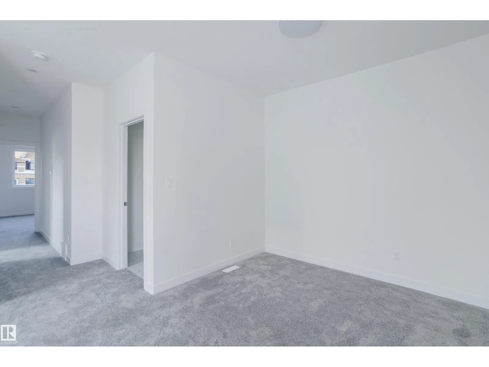 929 19 AV NW