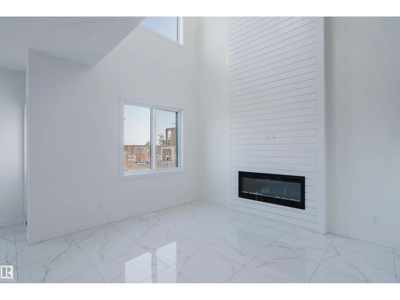 929 19 AV NW