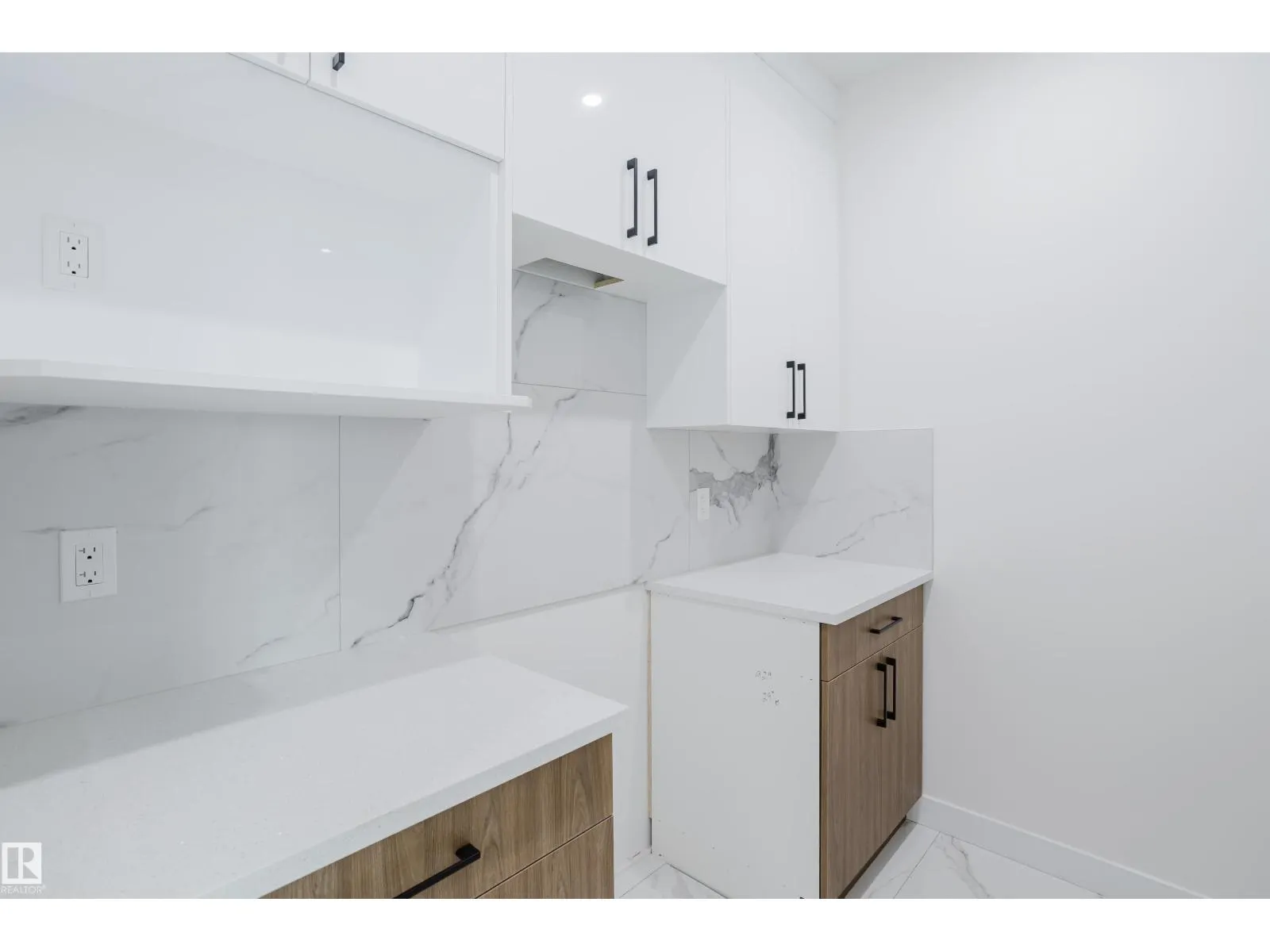 929 19 AV NW