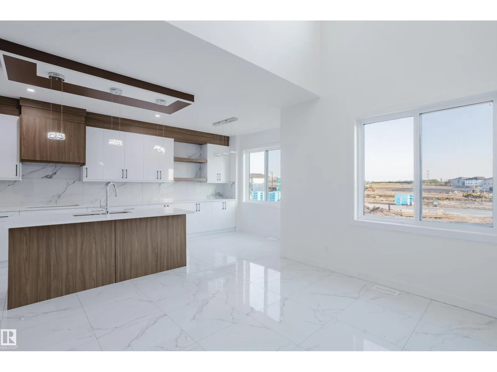 929 19 AV NW
