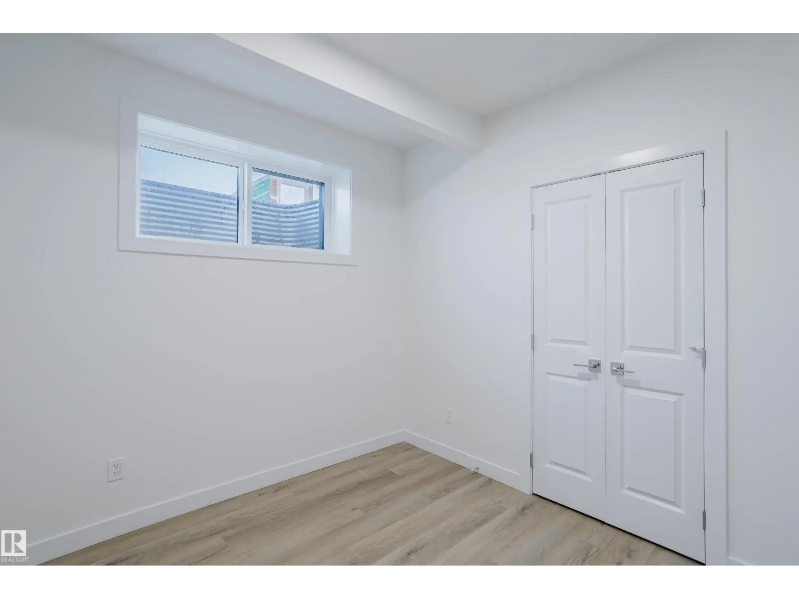 929 19 AV NW