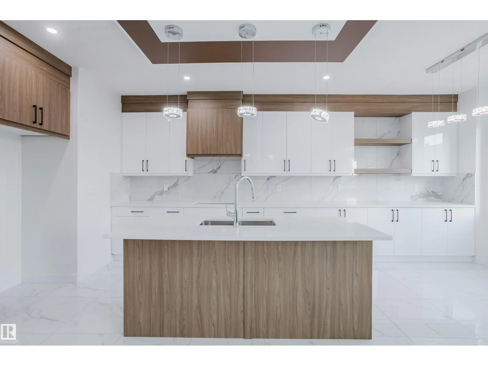 929 19 AV NW