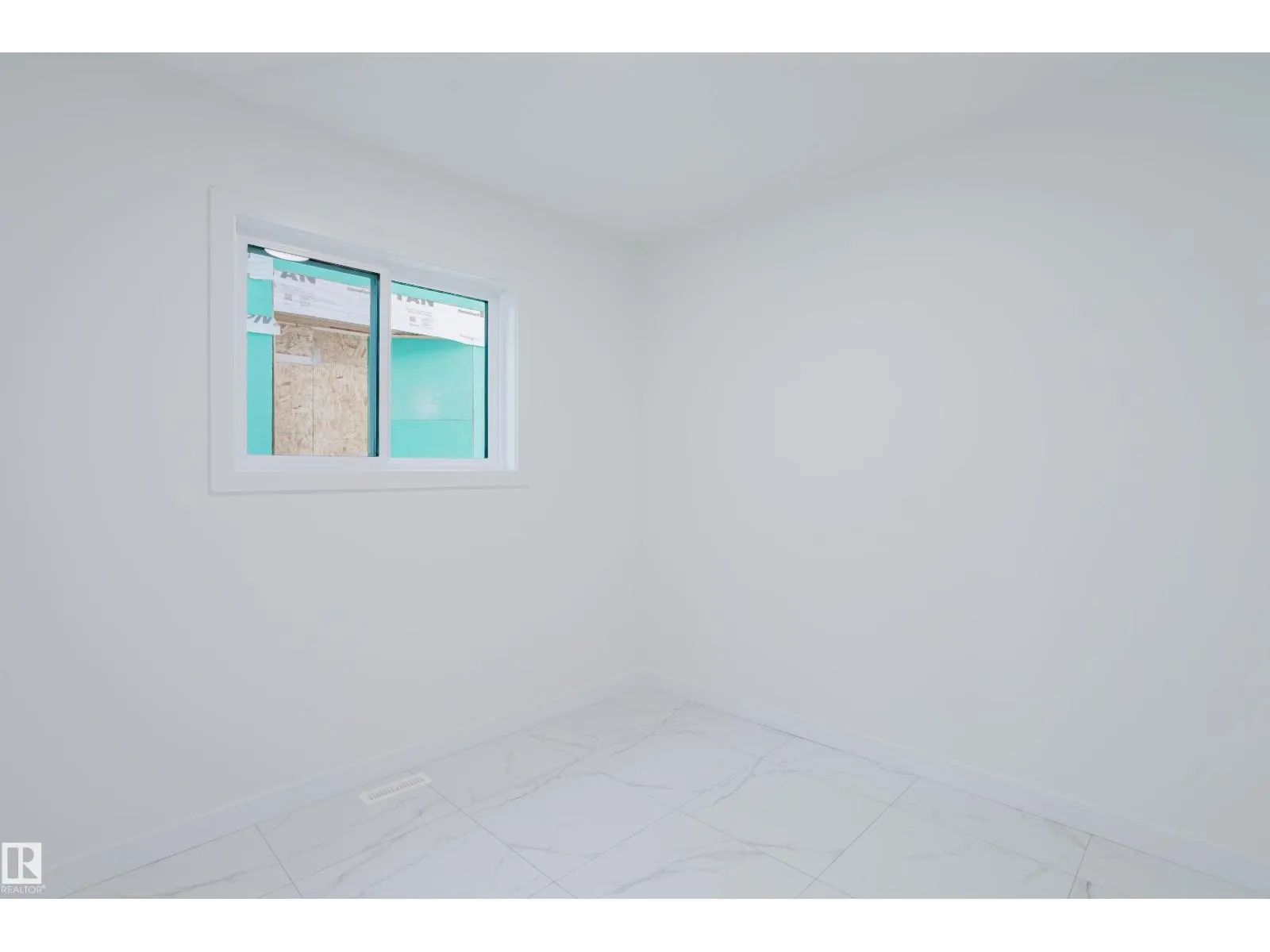 929 19 AV NW