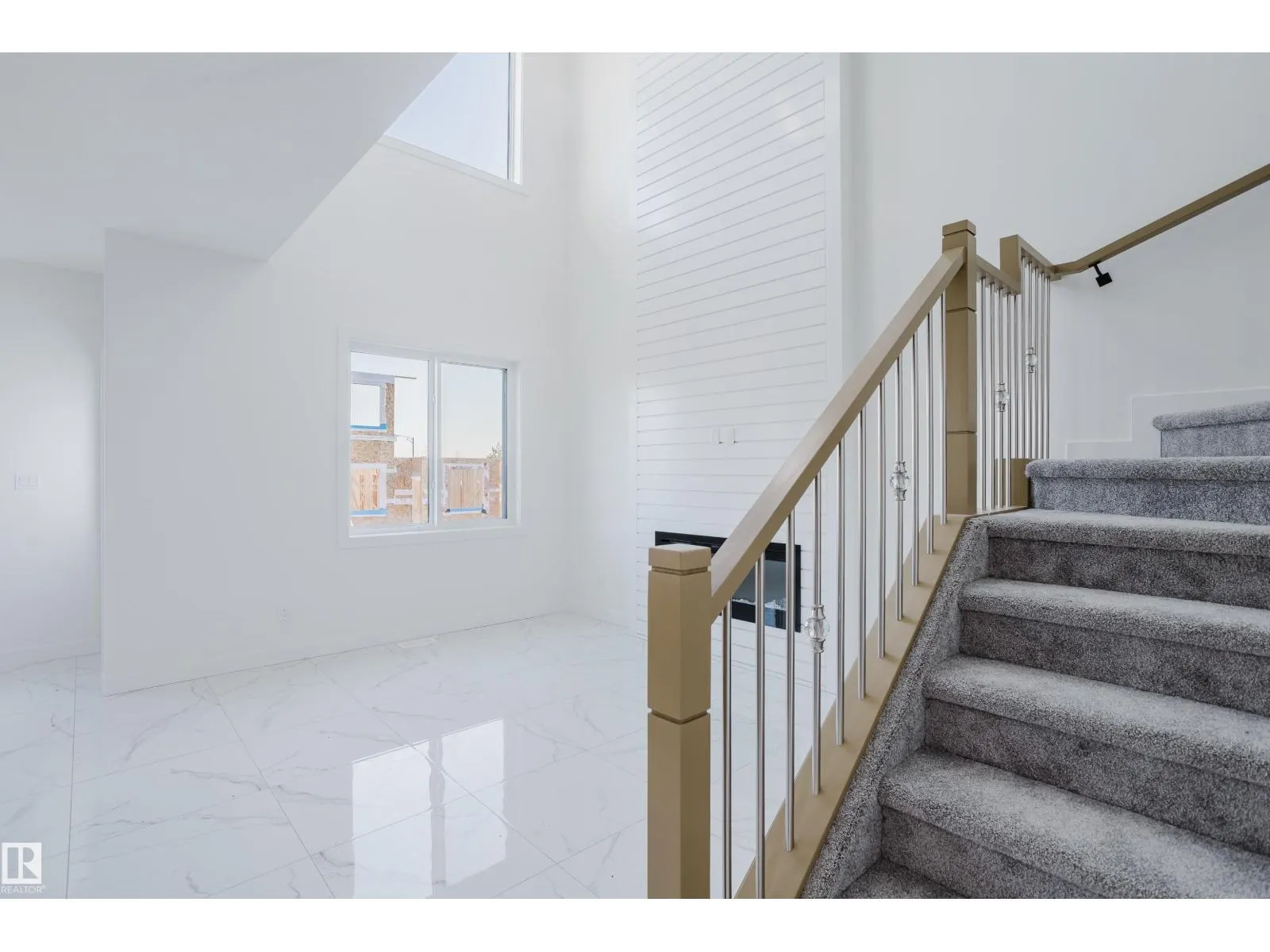 929 19 AV NW