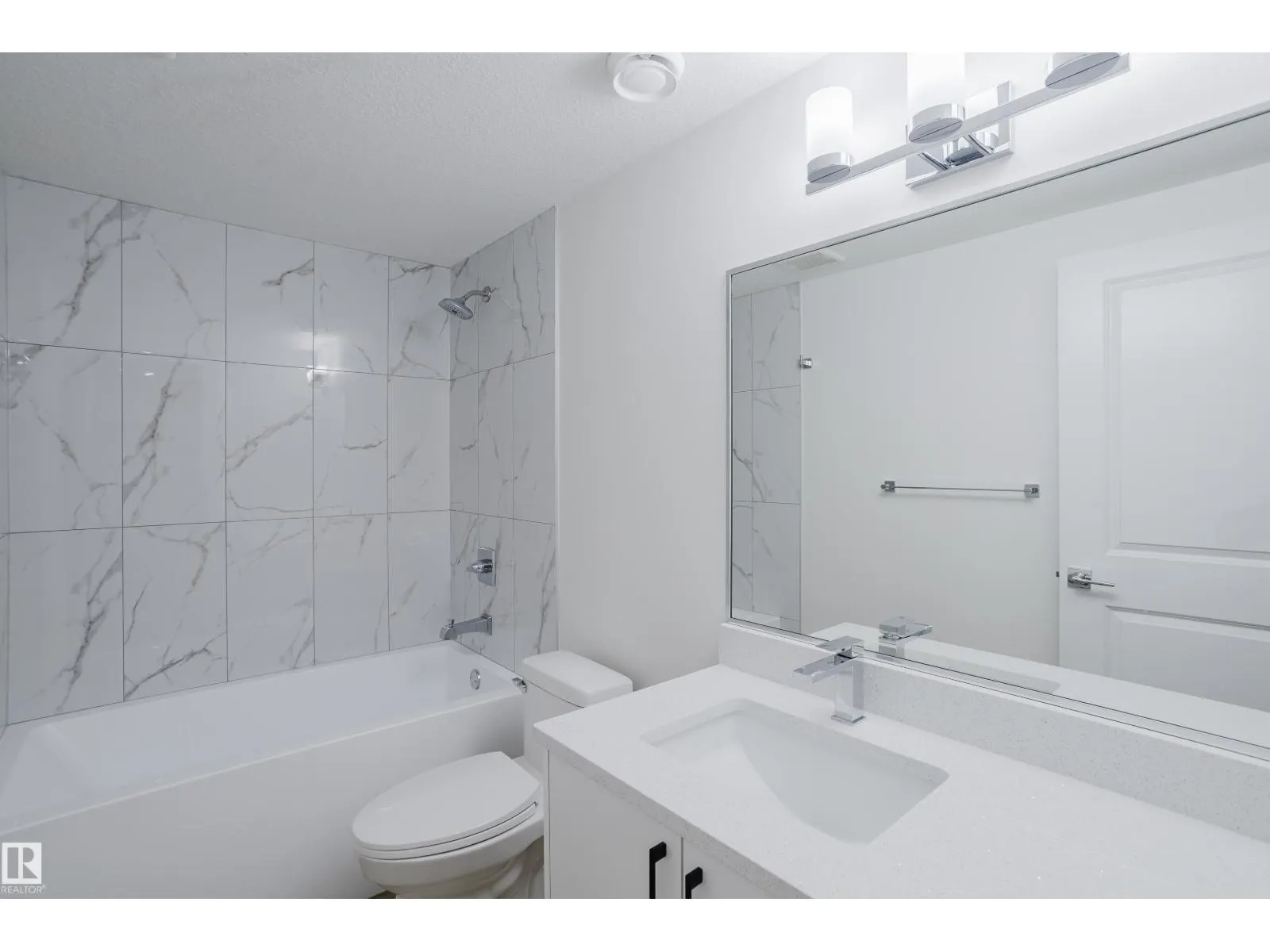 929 19 AV NW