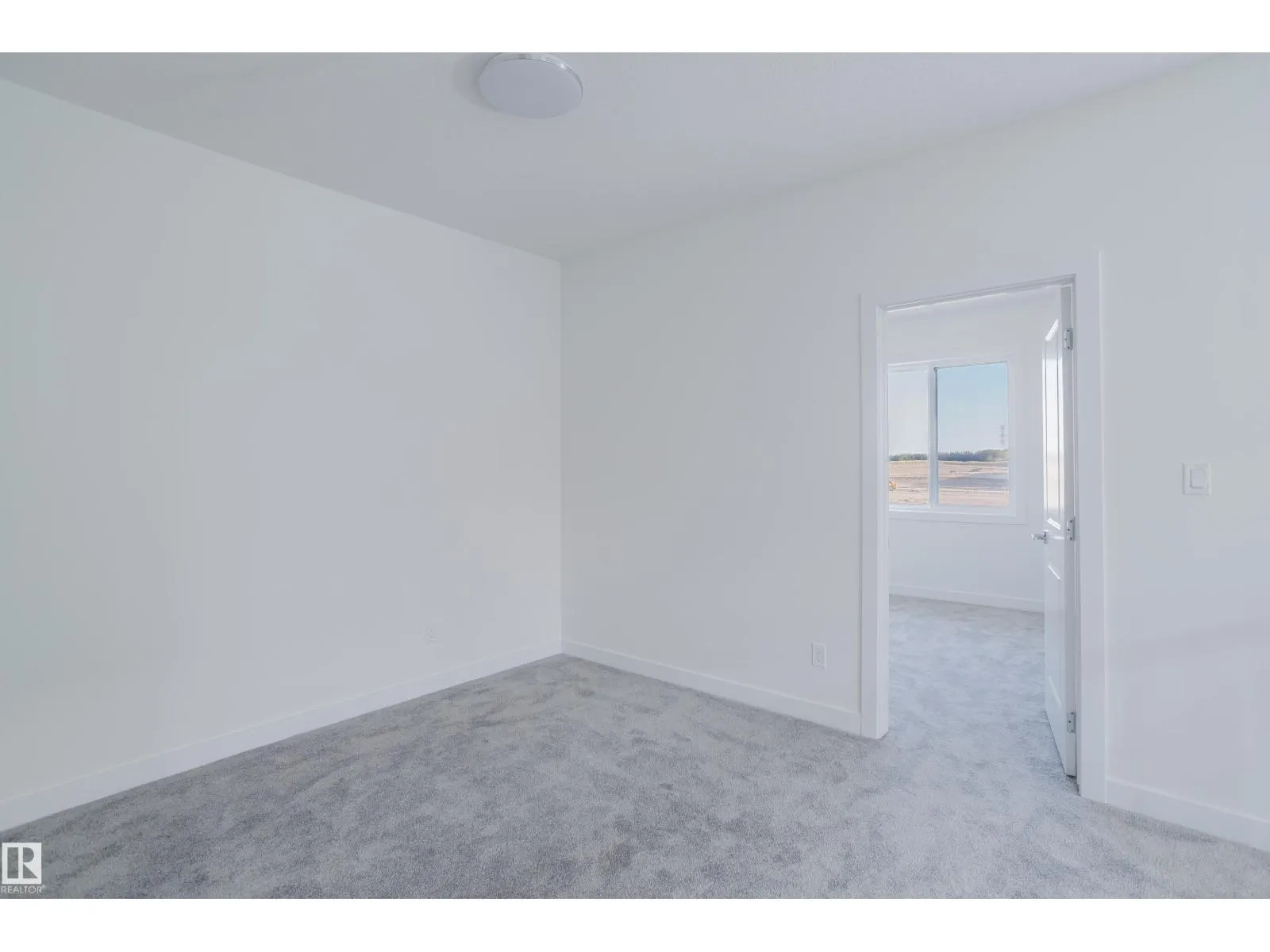 929 19 AV NW