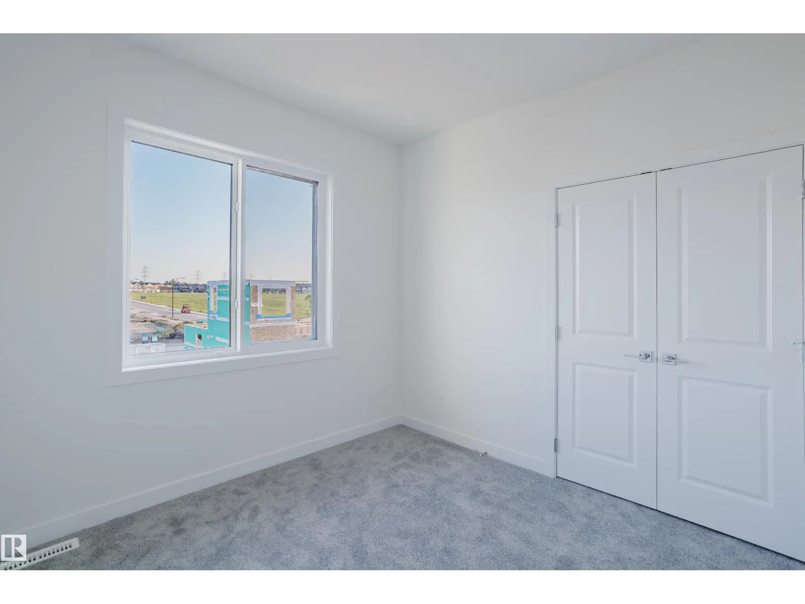 929 19 AV NW