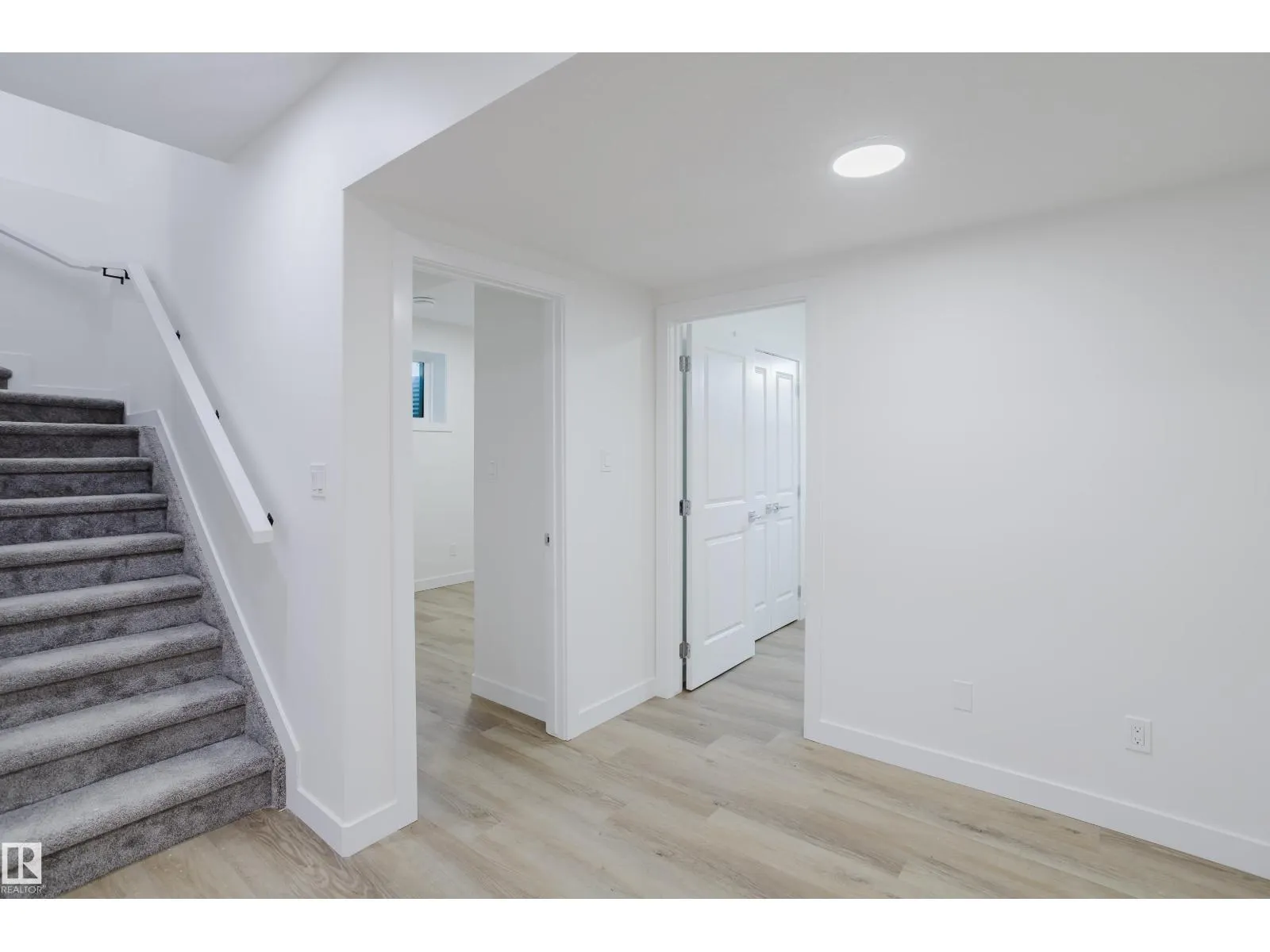 927 19 AV NW