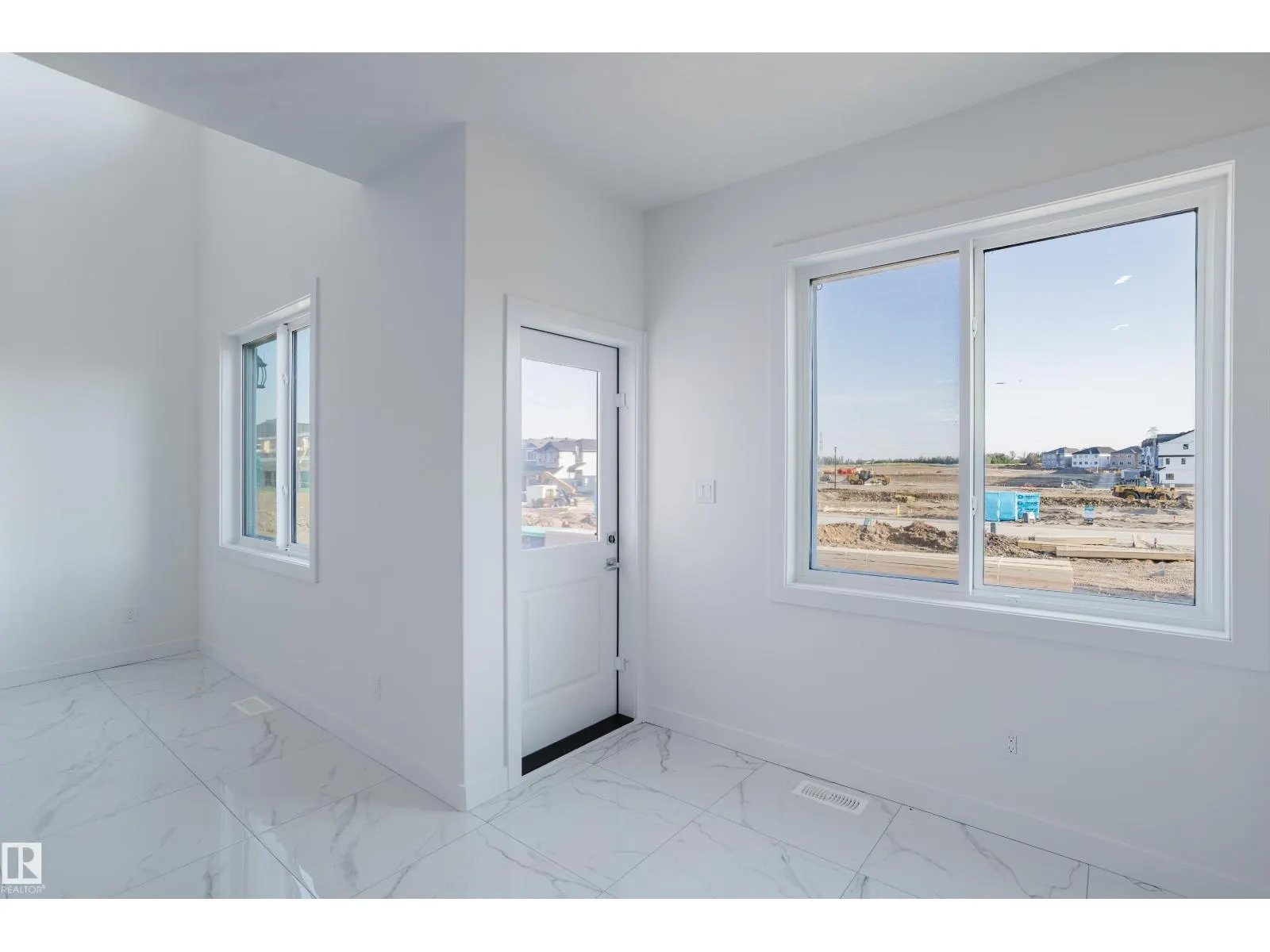 927 19 AV NW
