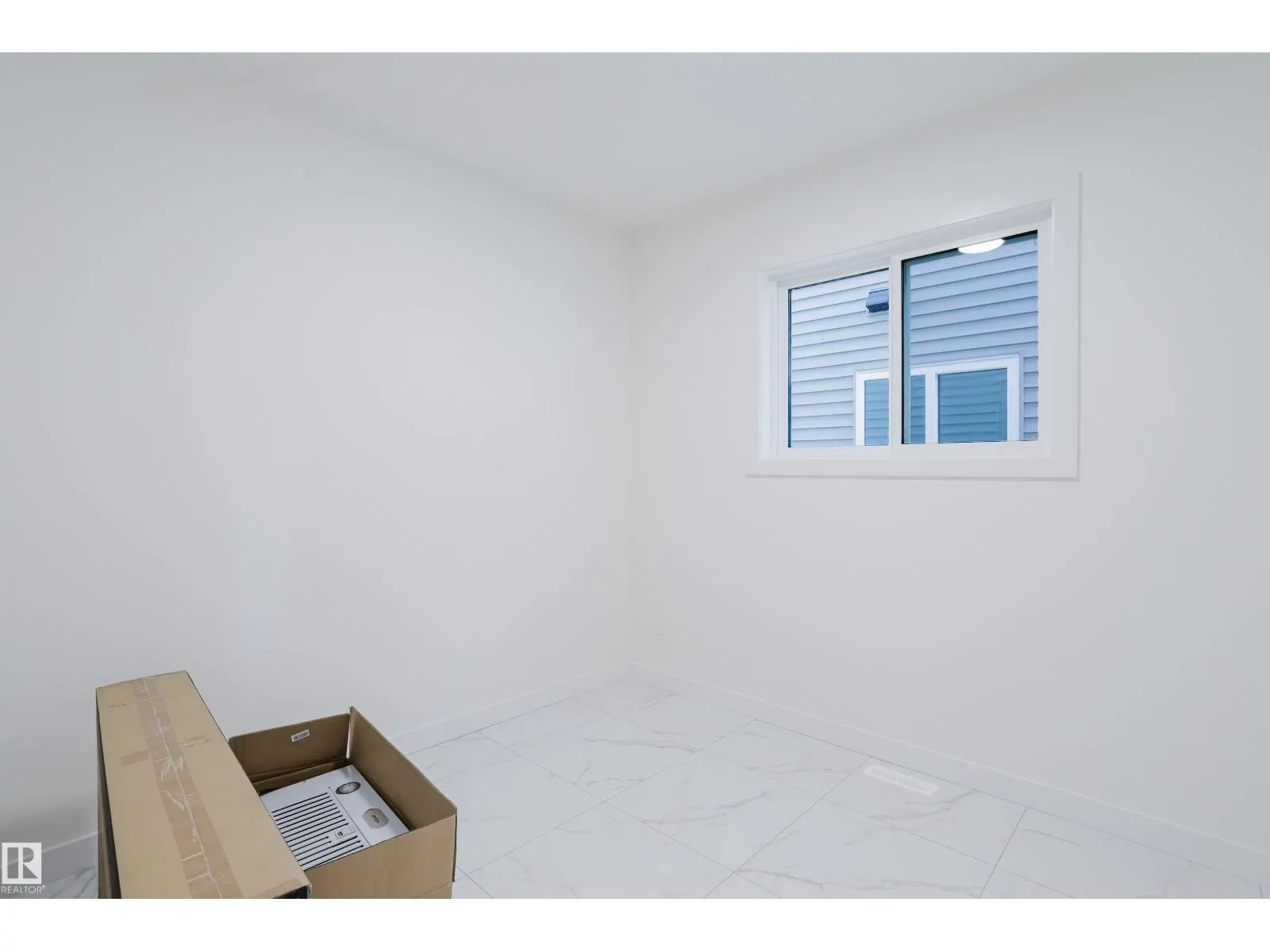 927 19 AV NW