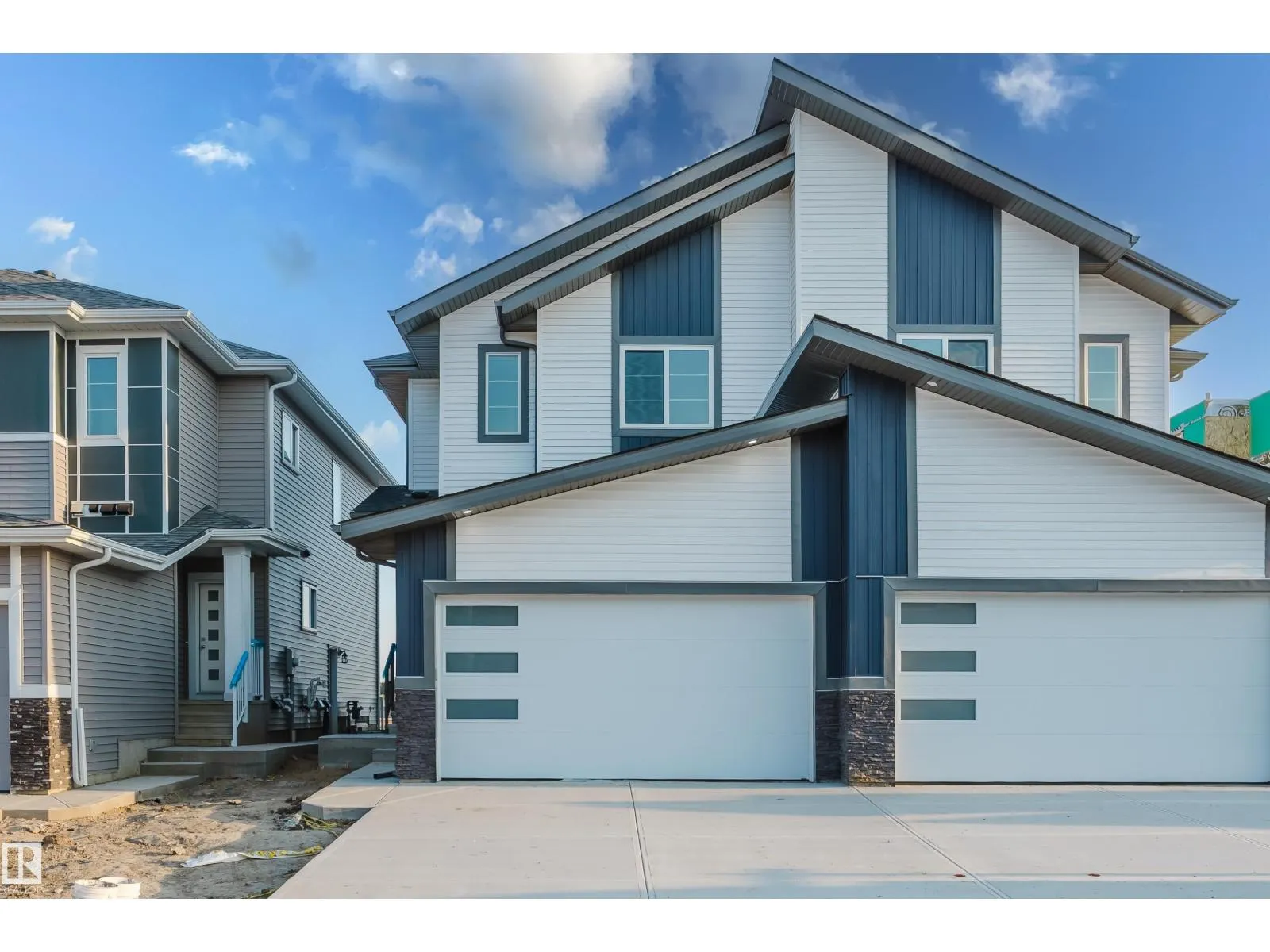 927 19 AV NW