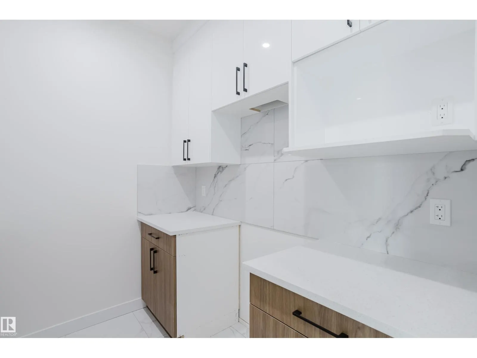 927 19 AV NW