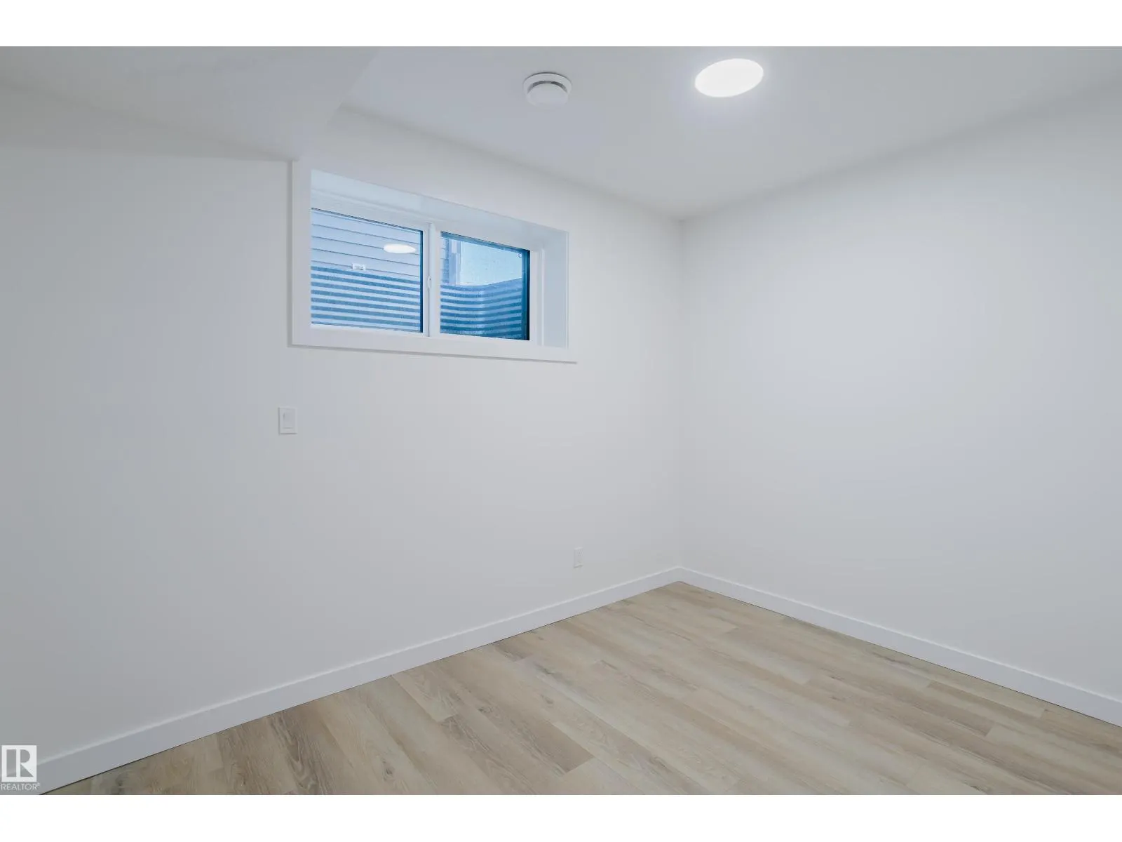 927 19 AV NW