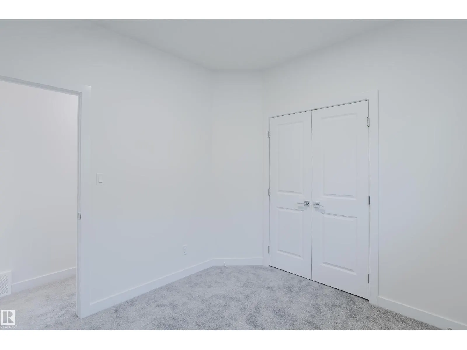 927 19 AV NW