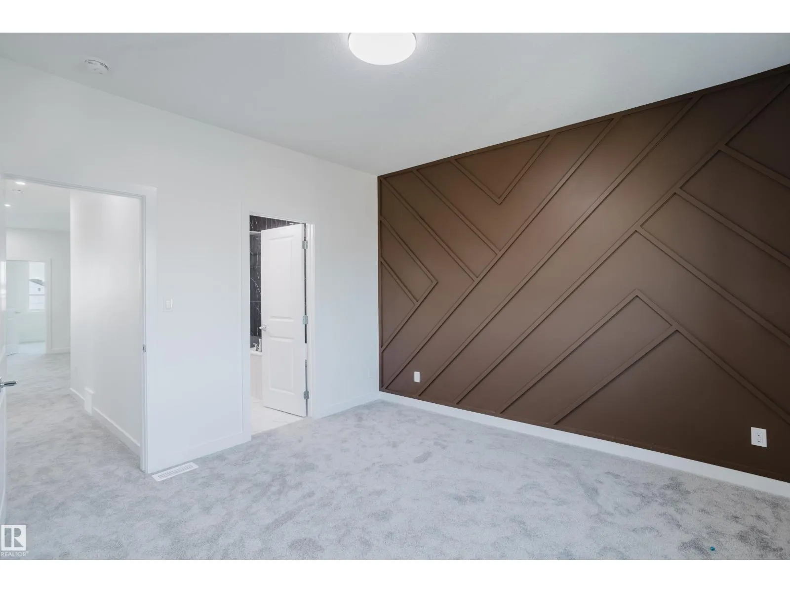 927 19 AV NW