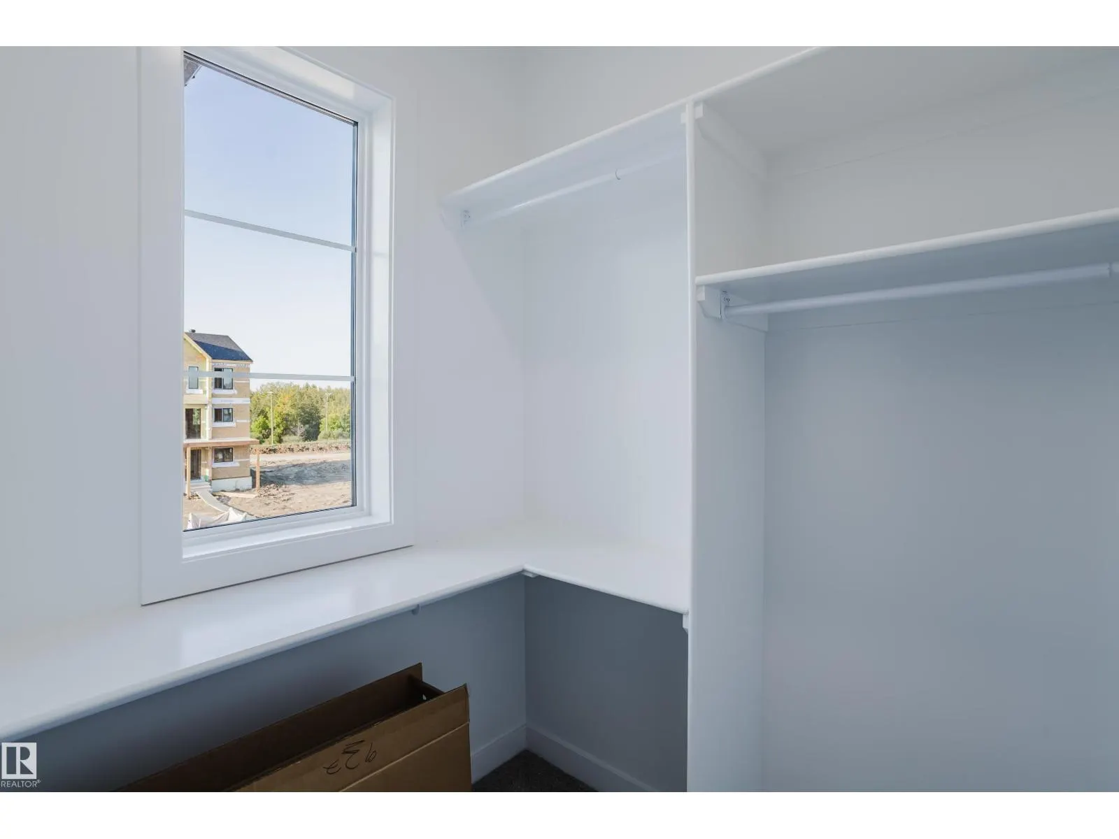 927 19 AV NW