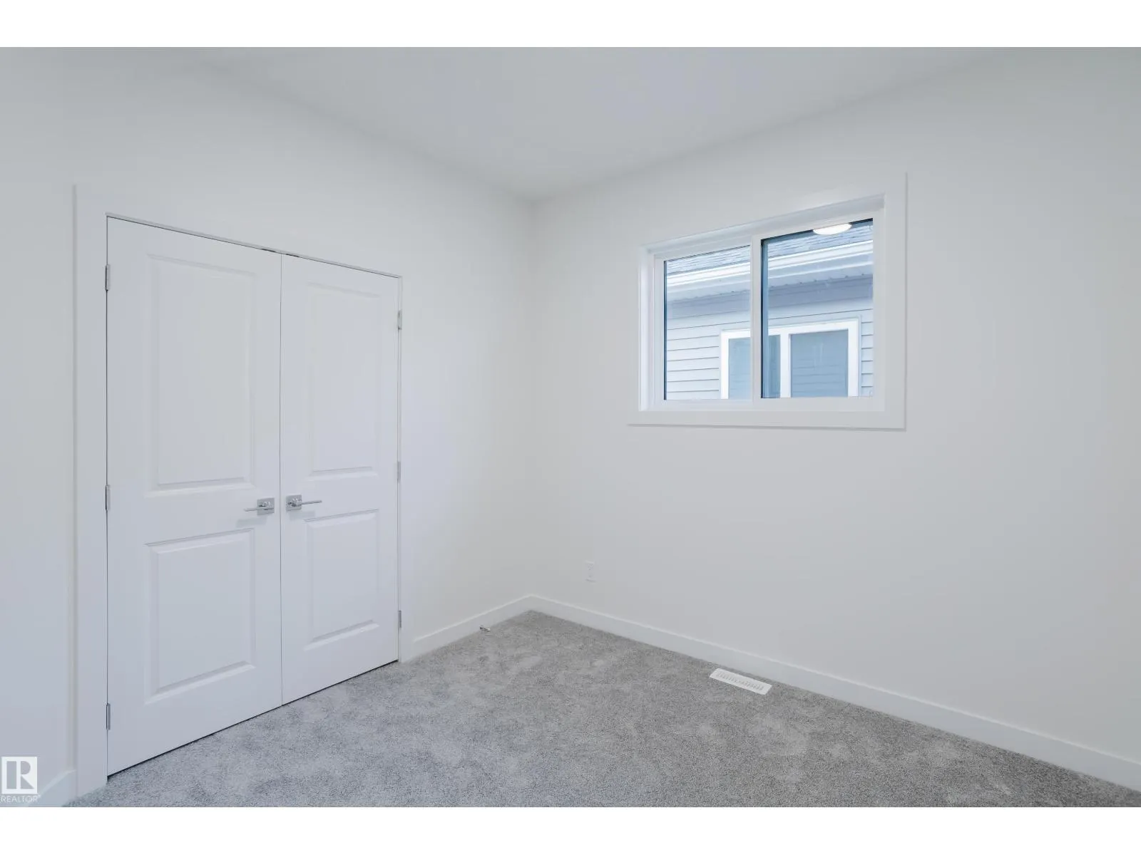 927 19 AV NW