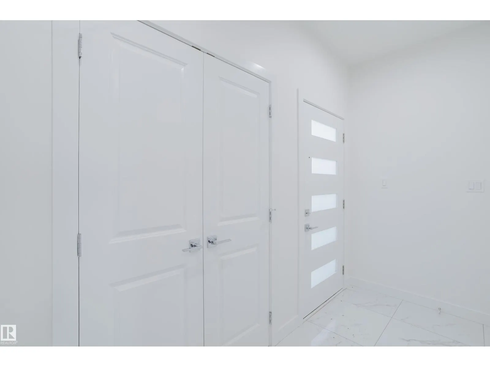927 19 AV NW