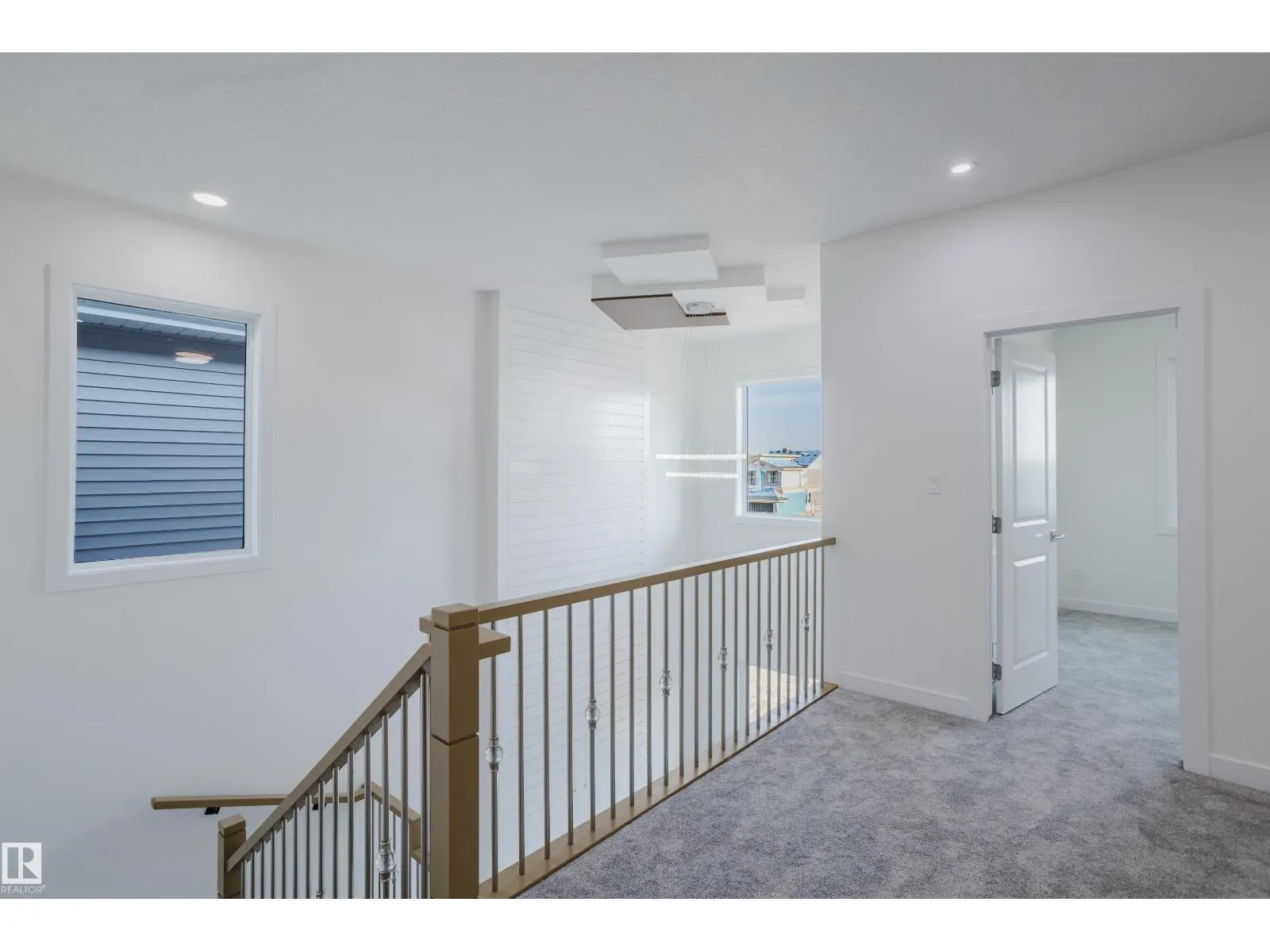927 19 AV NW