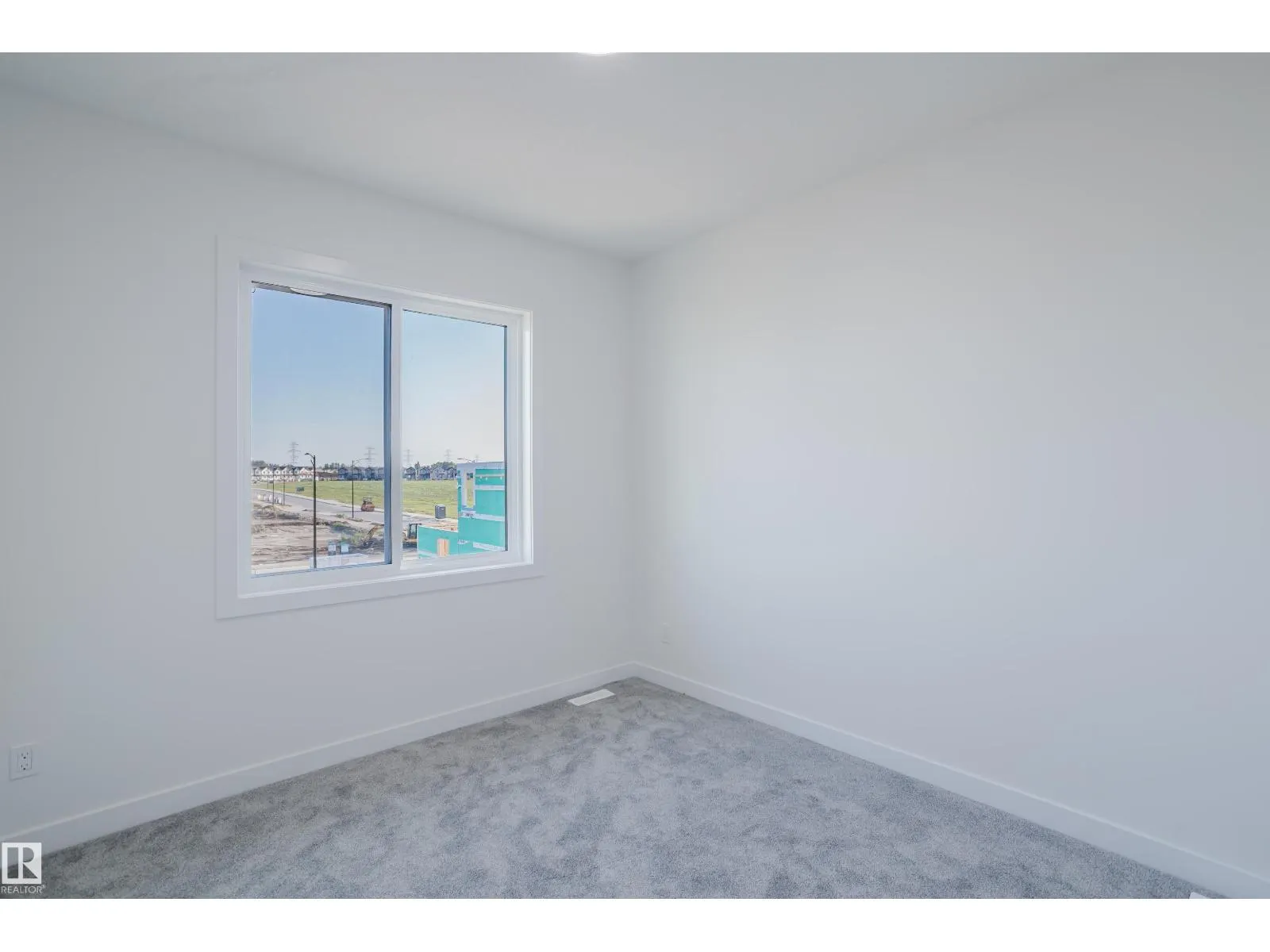 927 19 AV NW