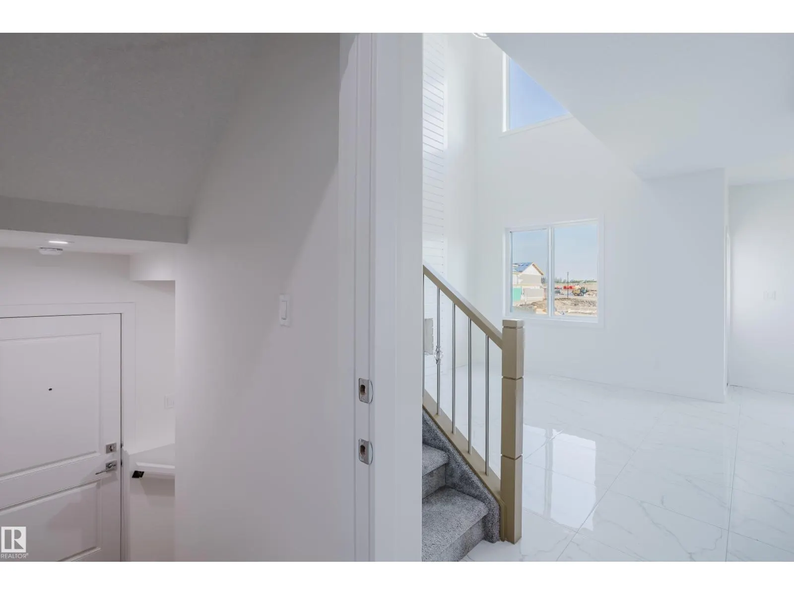 927 19 AV NW