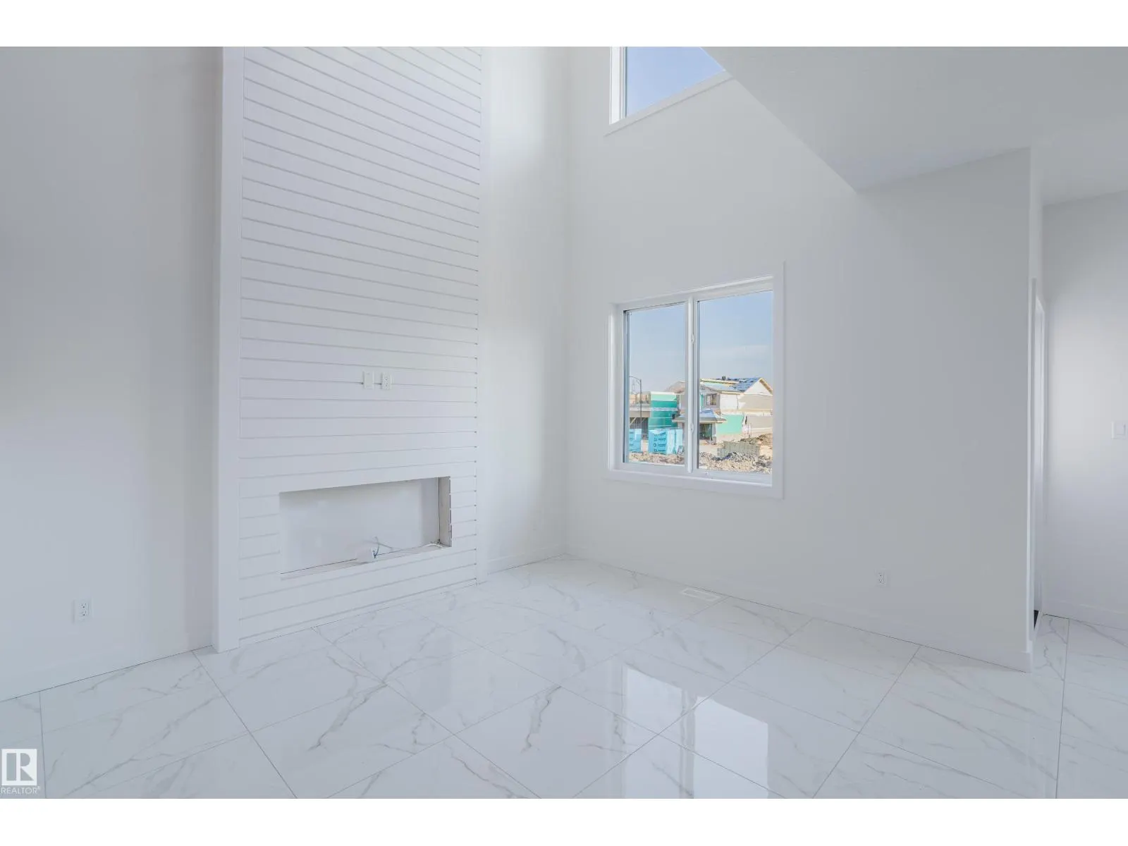 927 19 AV NW