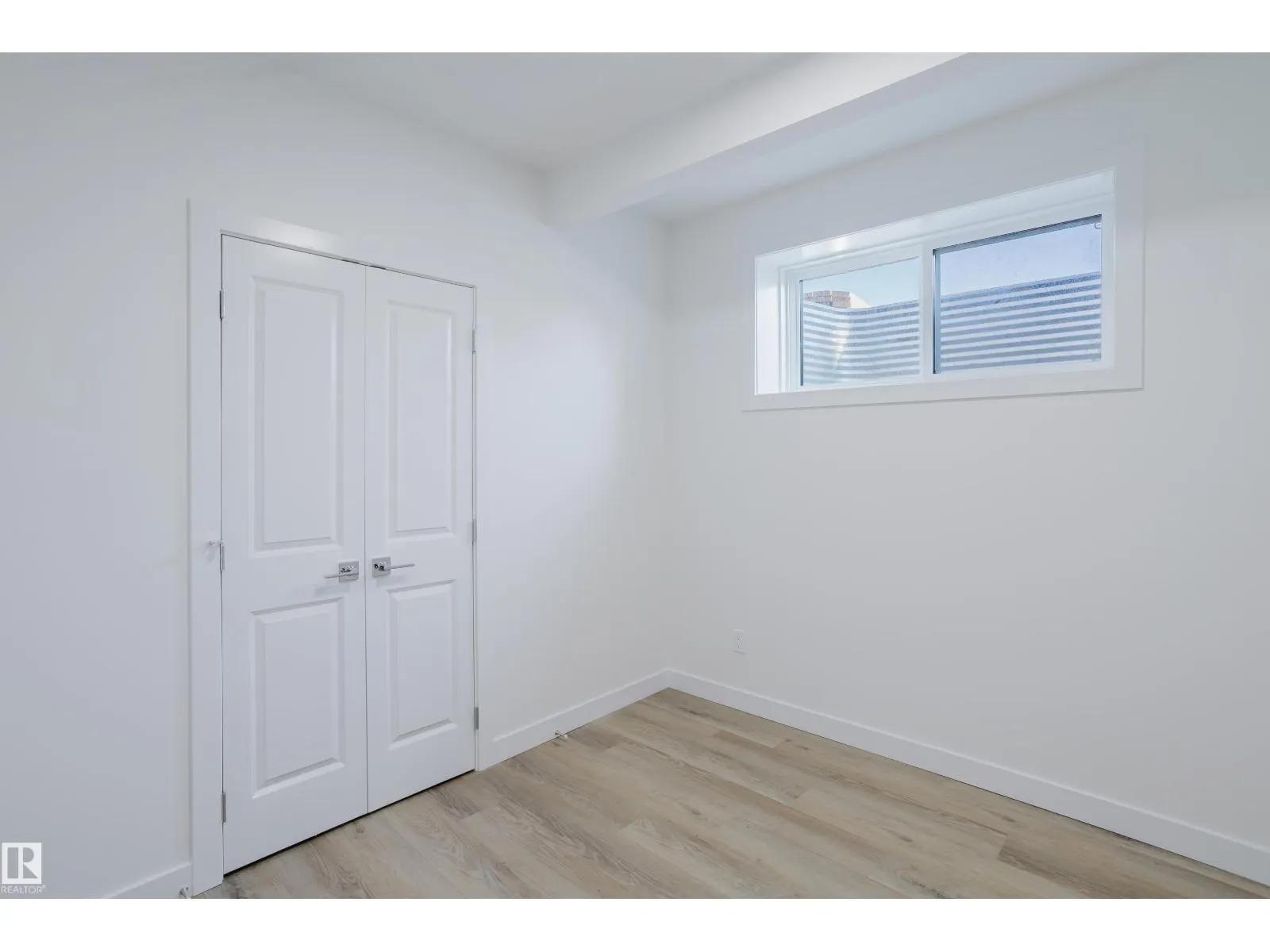927 19 AV NW