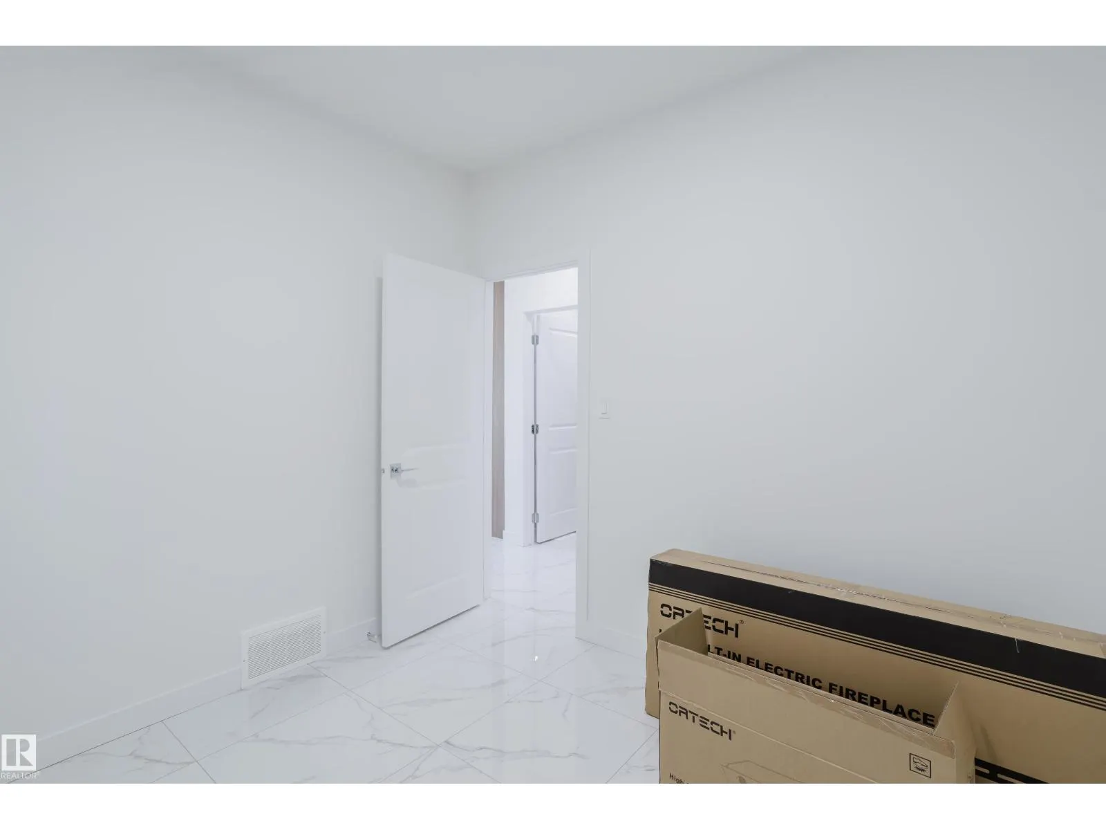 927 19 AV NW