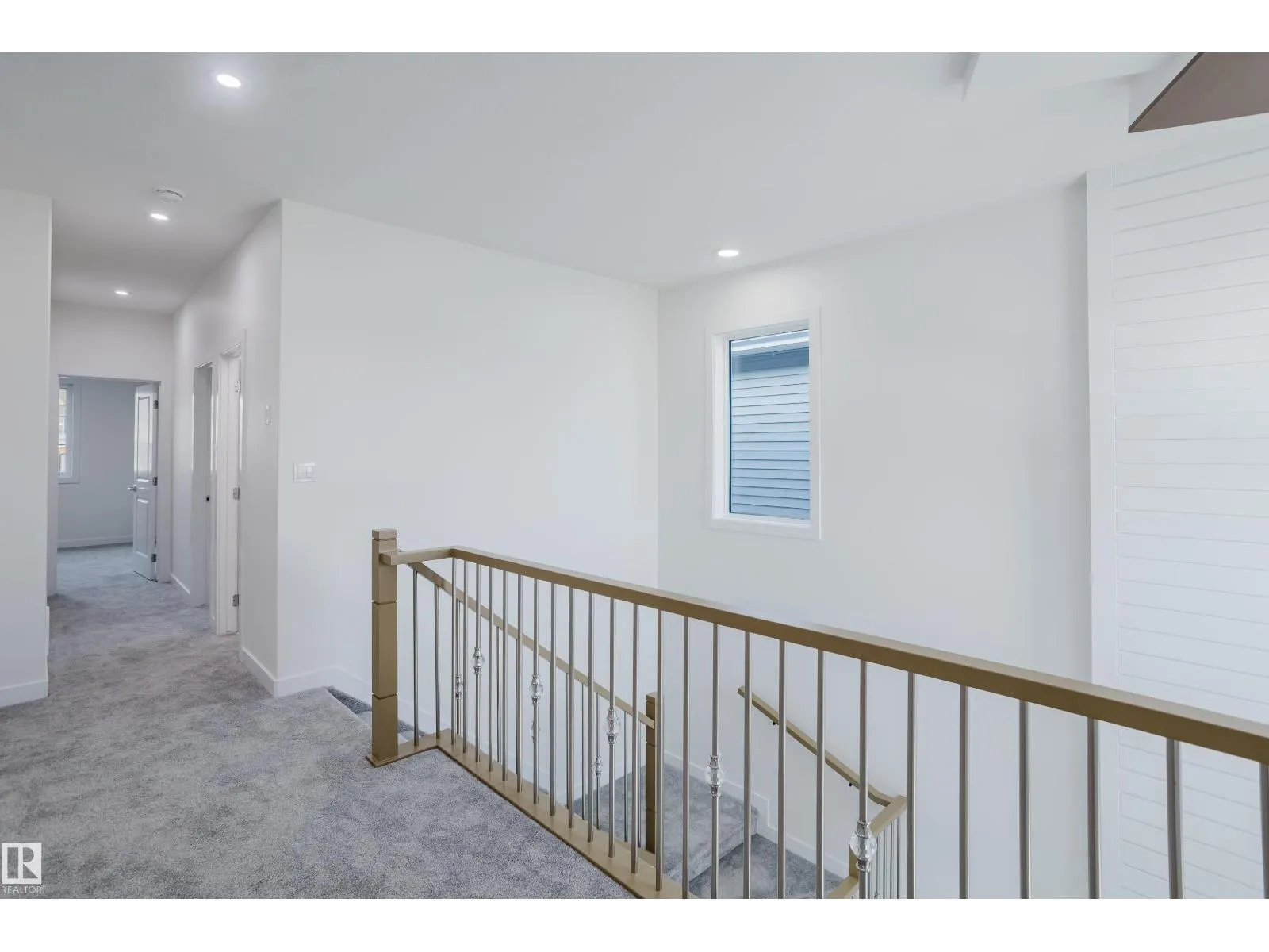 927 19 AV NW