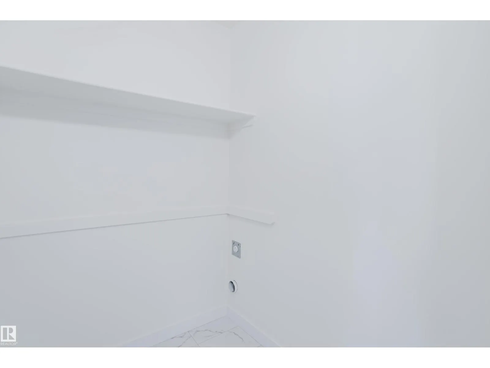 927 19 AV NW