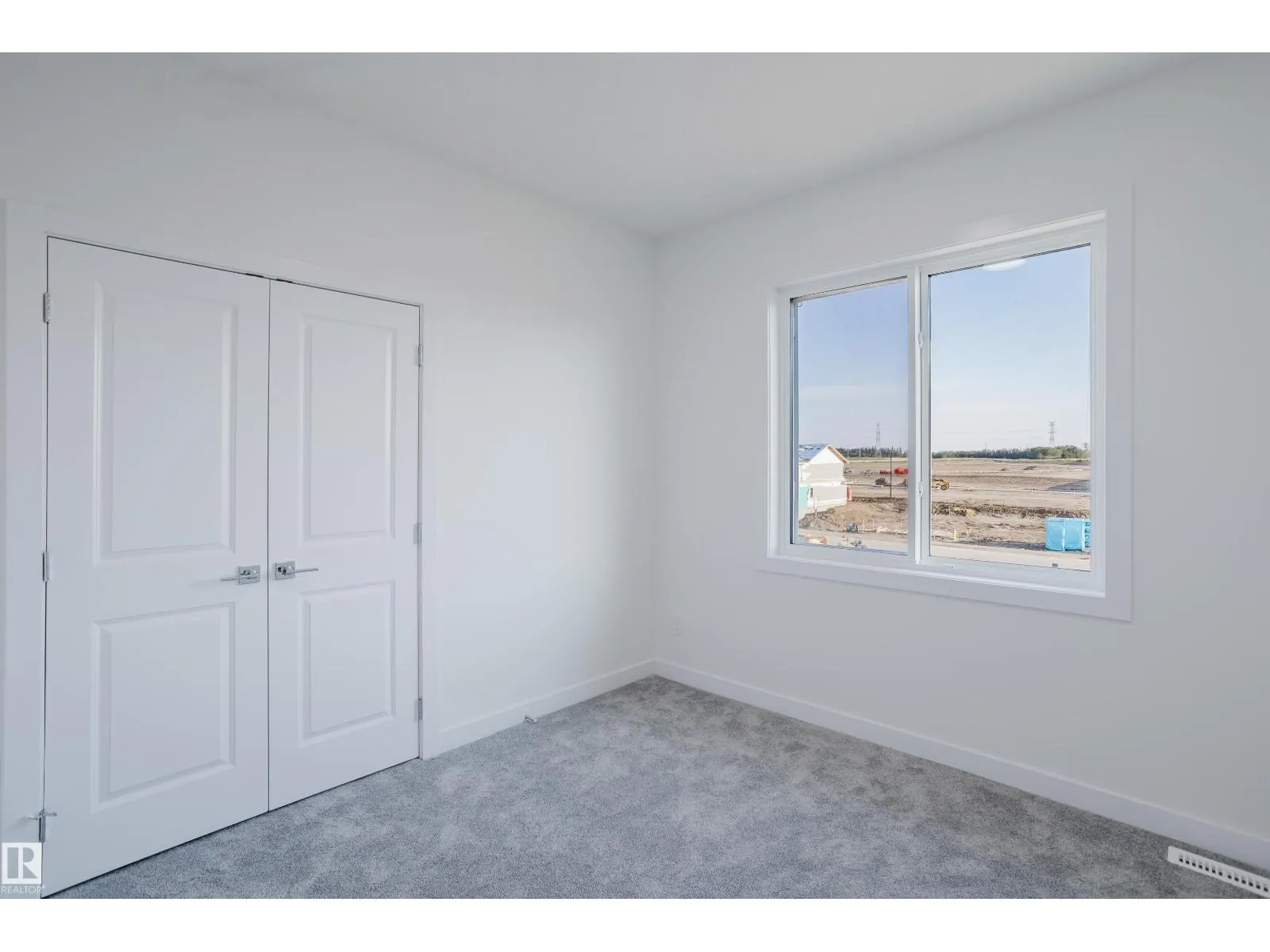 927 19 AV NW
