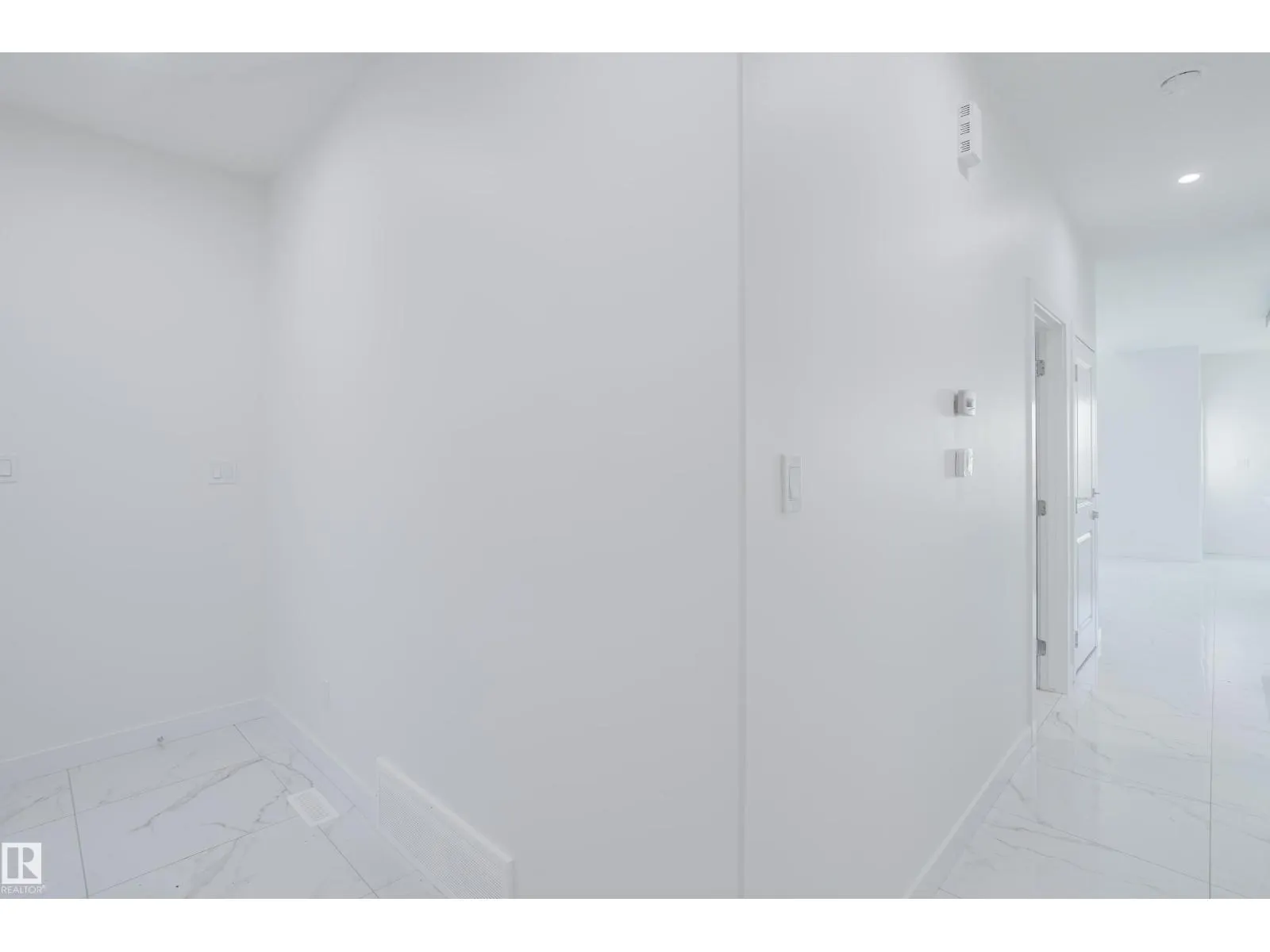 927 19 AV NW