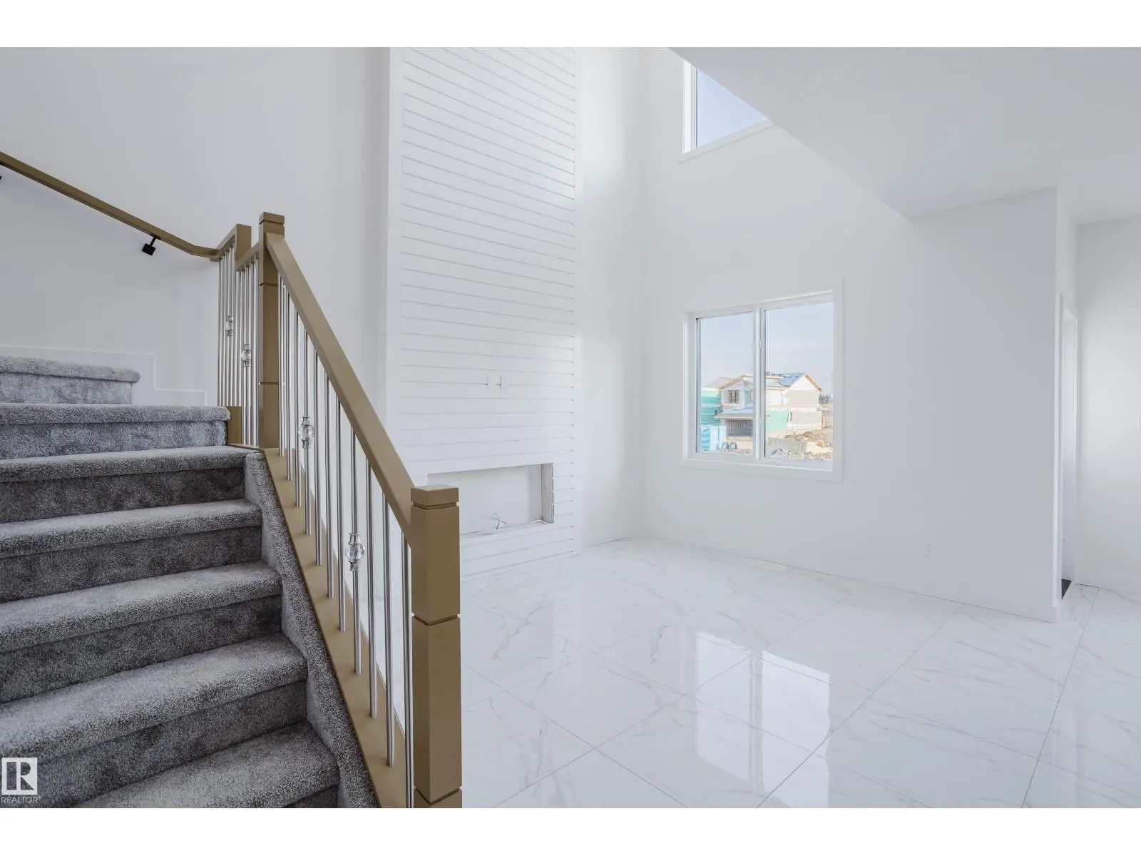 927 19 AV NW