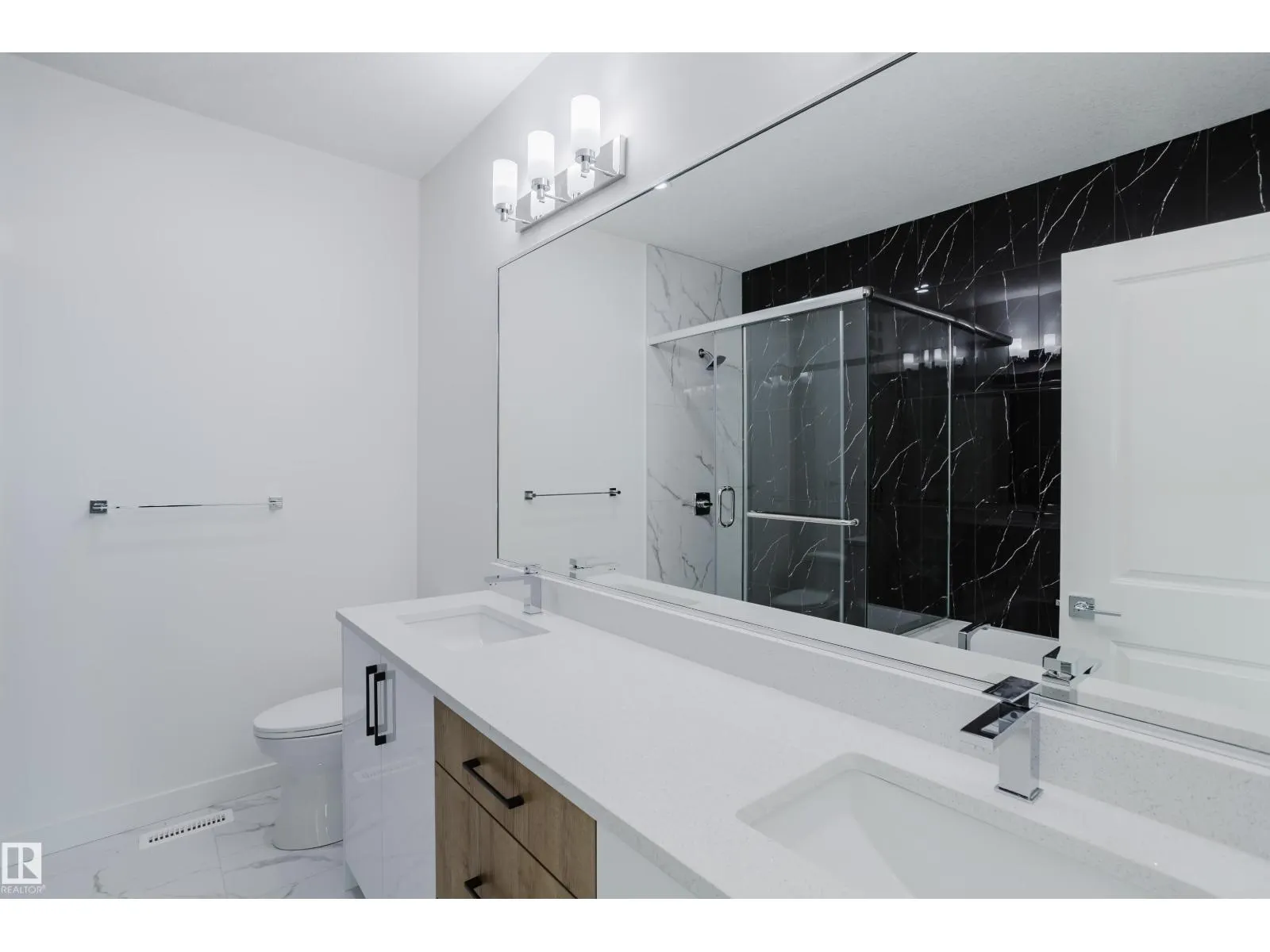 924 15 AV NW